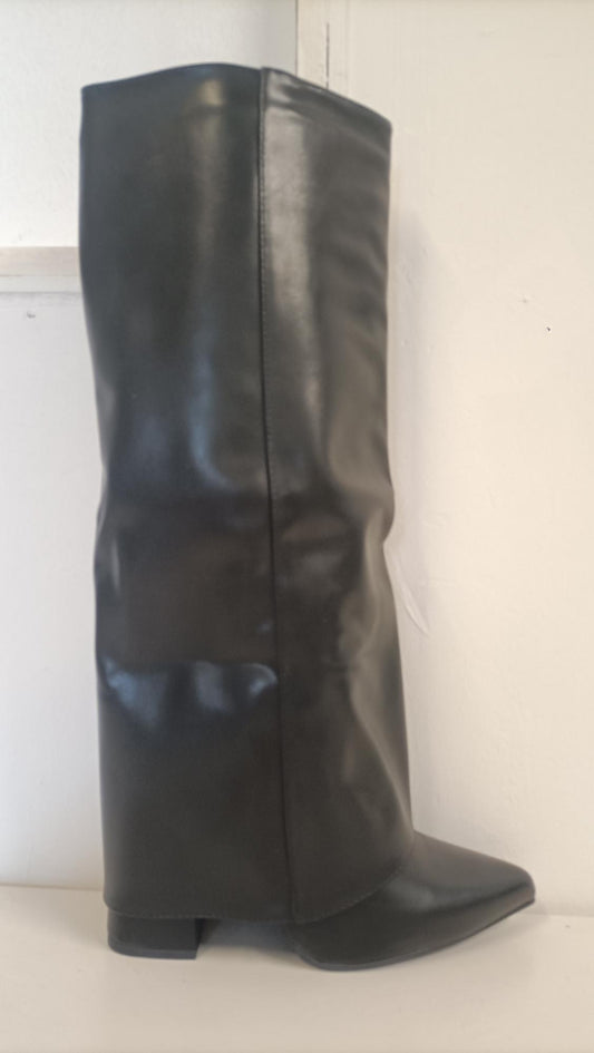 Stivali alti con risvolto