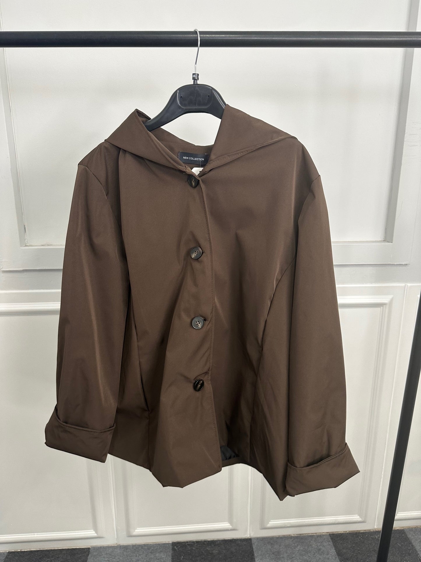 Trench con cappuccio
