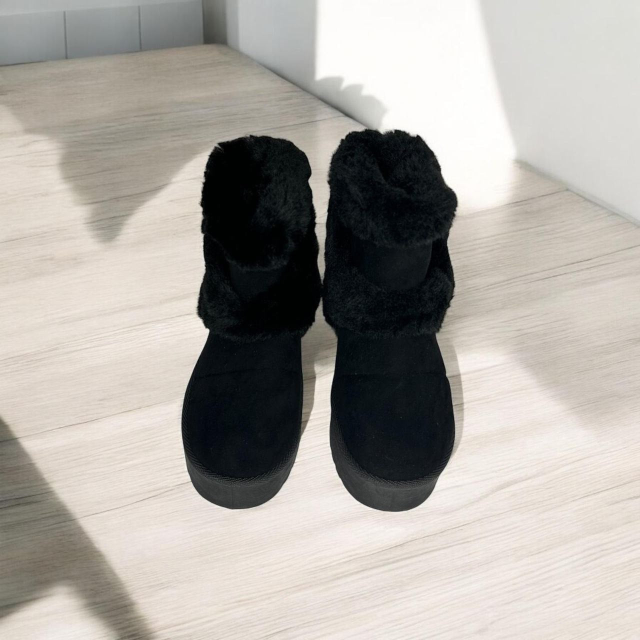 Stivaletto scamosciato con pelliccia e suola in gomma ❄️ FurStep™