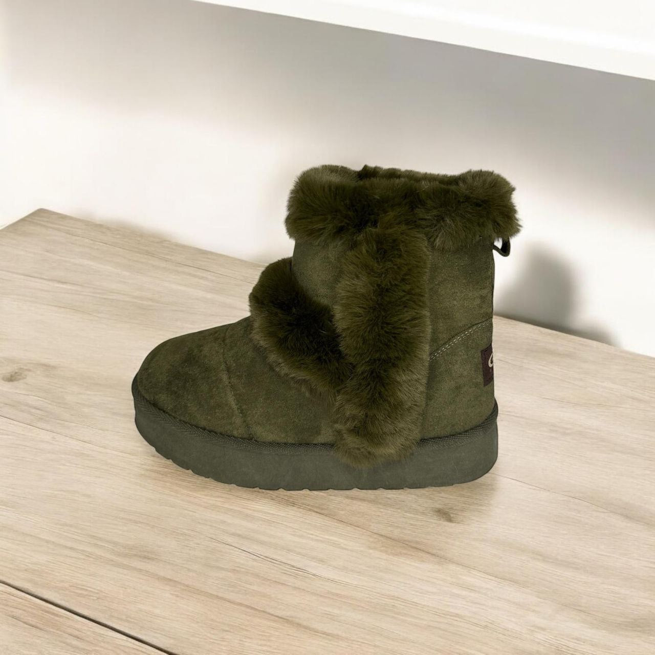 Stivaletto scamosciato con pelliccia e suola in gomma ❄️ FurStep™