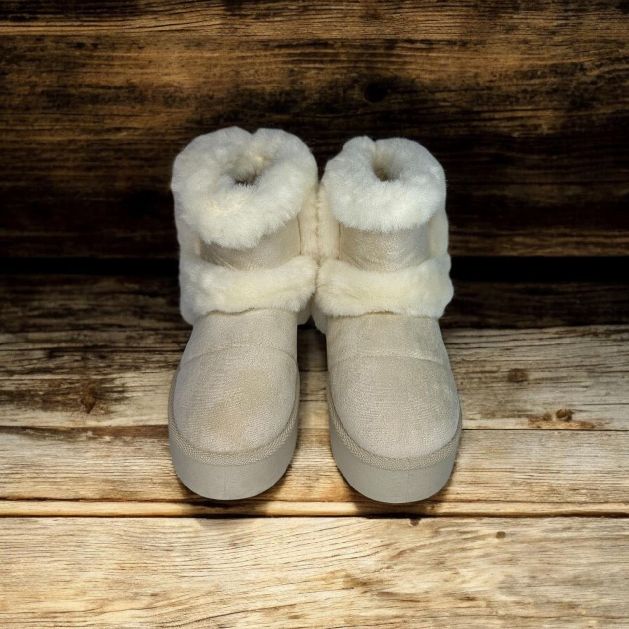 Stivaletto scamosciato con pelliccia e suola in gomma ❄️ FurStep™