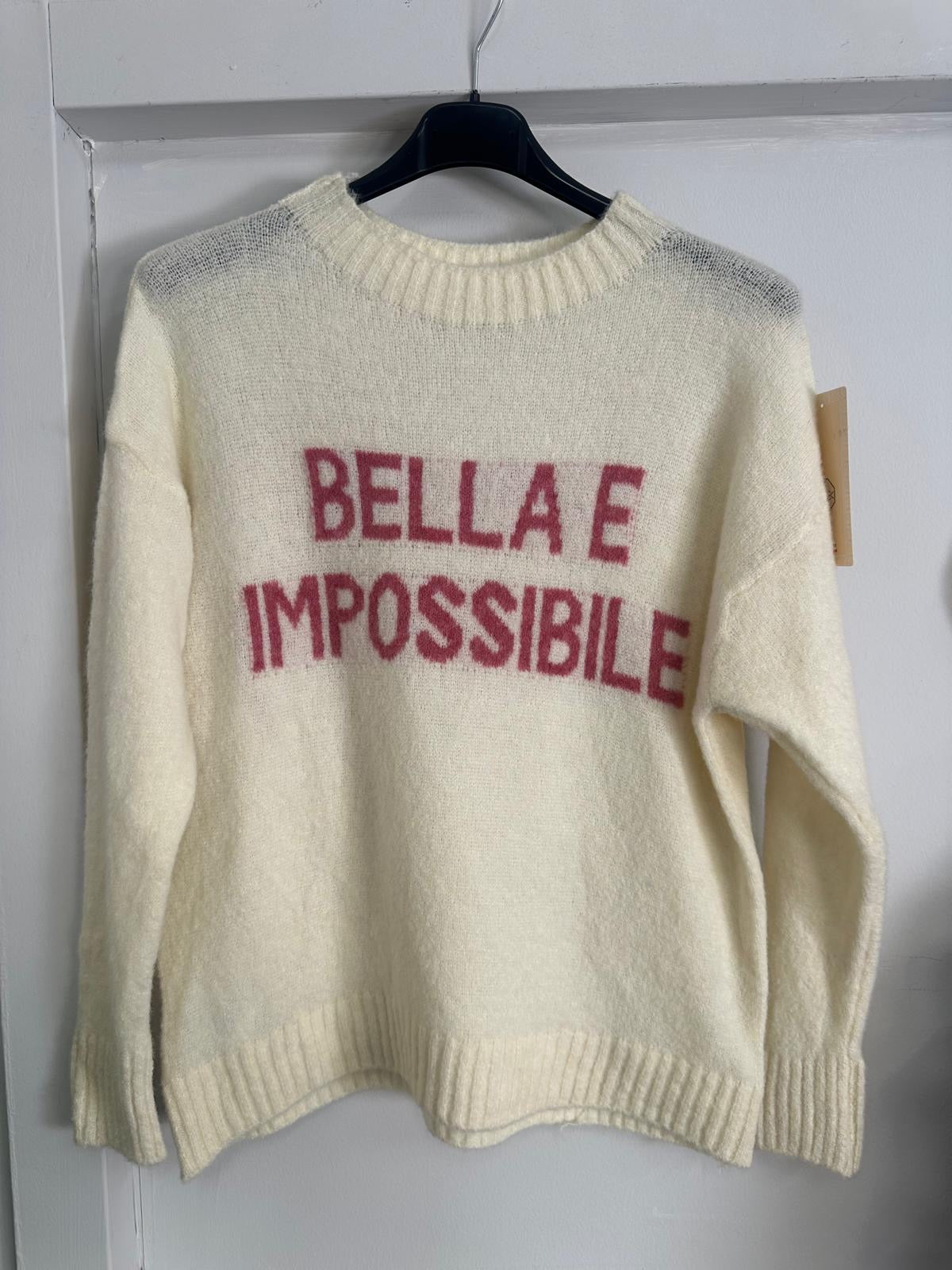 Maglia Trendy "Bella e Impossibile": Esprimi il Tuo Stile in Diversi Colori