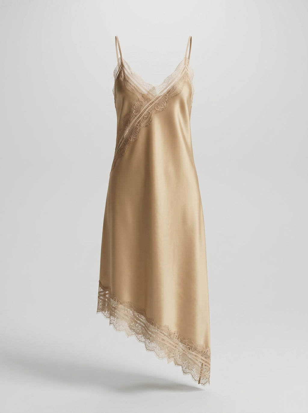 Canotta Lunga Asimmetrica con Dettagli in Pizzo – Eleganza Versatile!