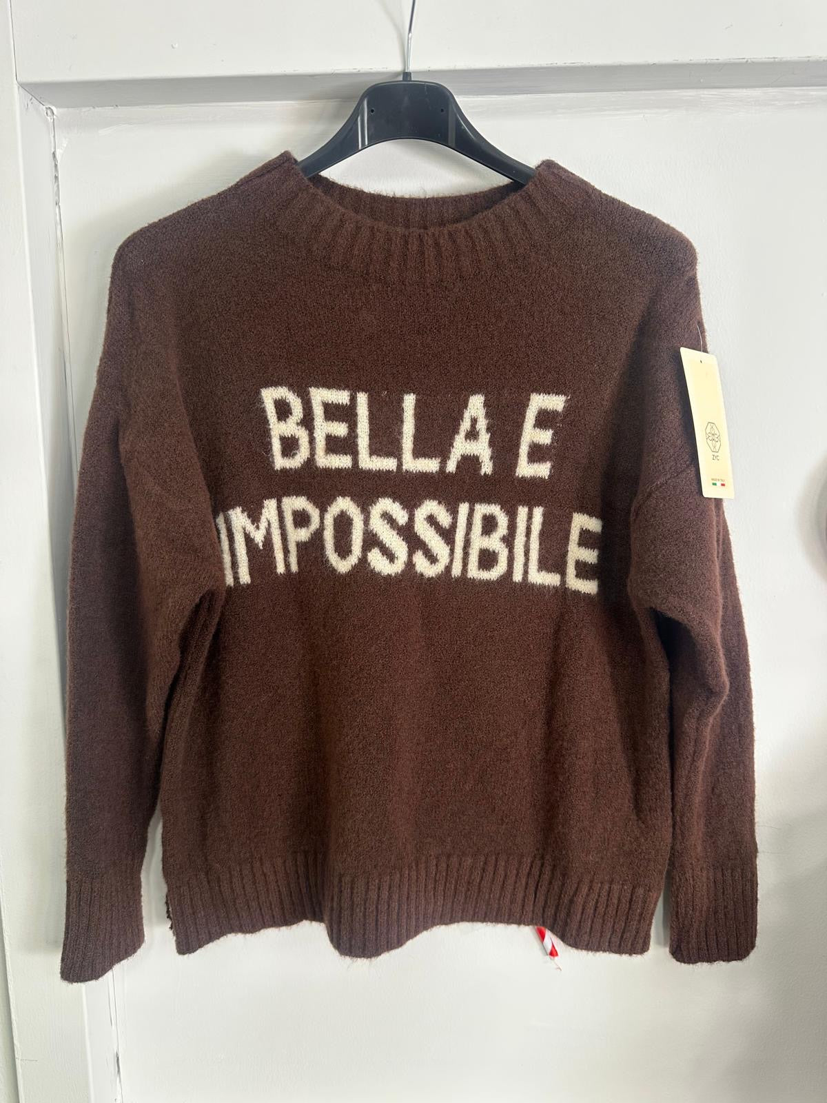 Maglia Trendy "Bella e Impossibile": Esprimi il Tuo Stile in Diversi Colori