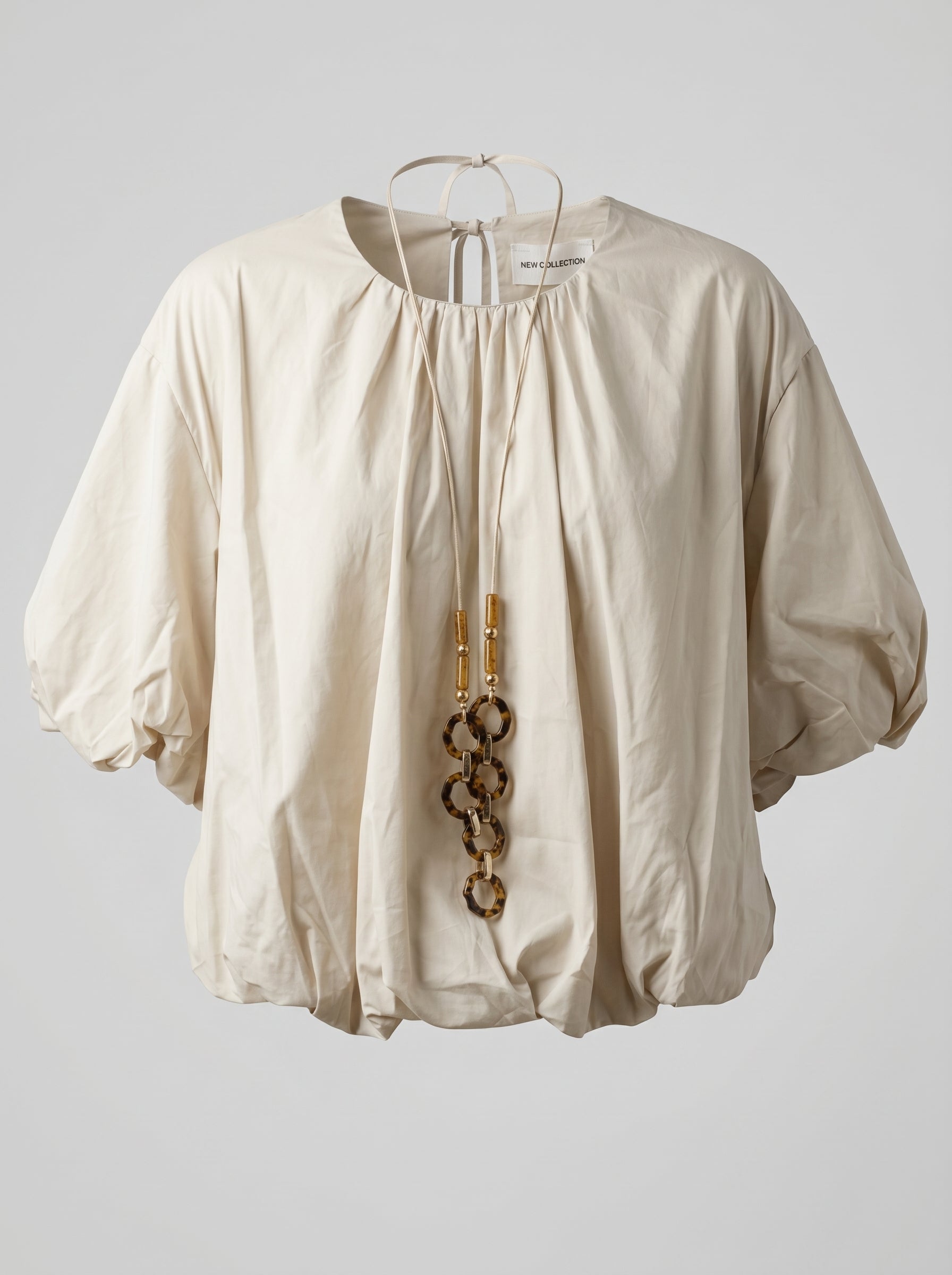 Casacca corta con collana chic