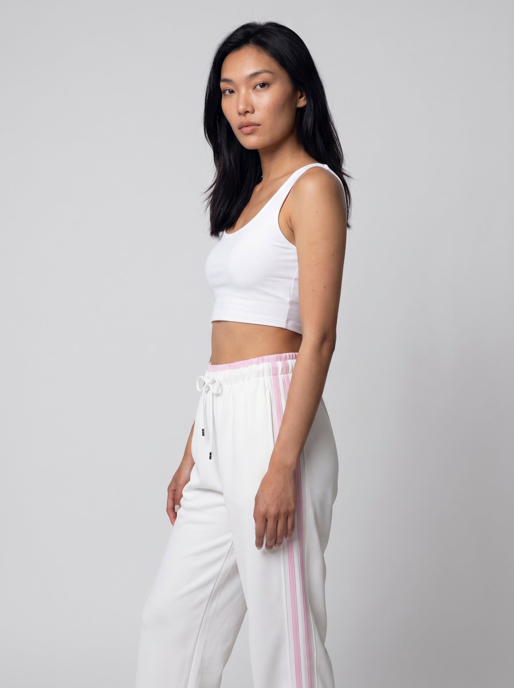 Pantalone sottotuta con righe laterali – Stile e comfort in movimento!