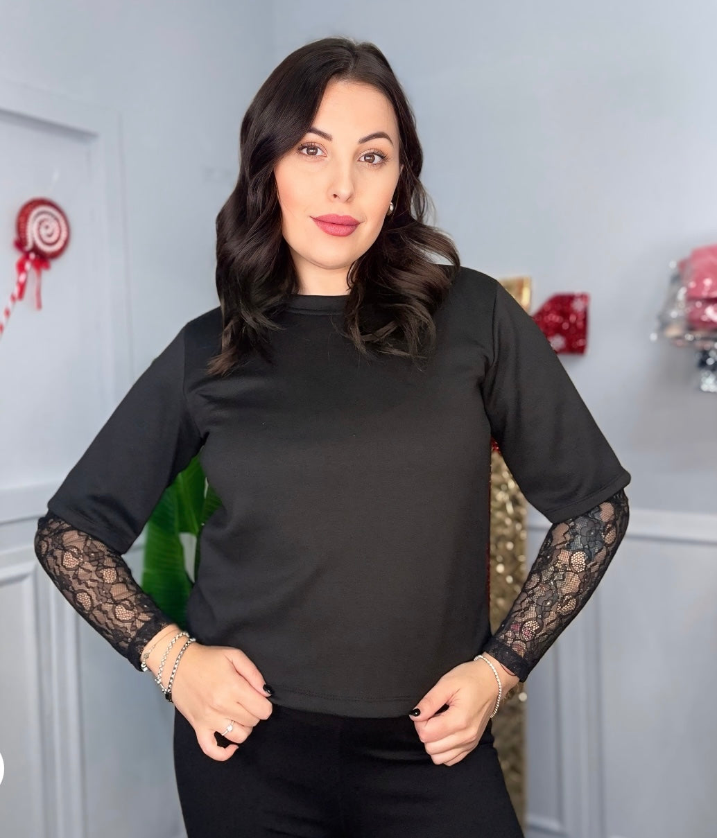 Maglia Trendy con Maniche in Pizzo: Stile e Femminilità!