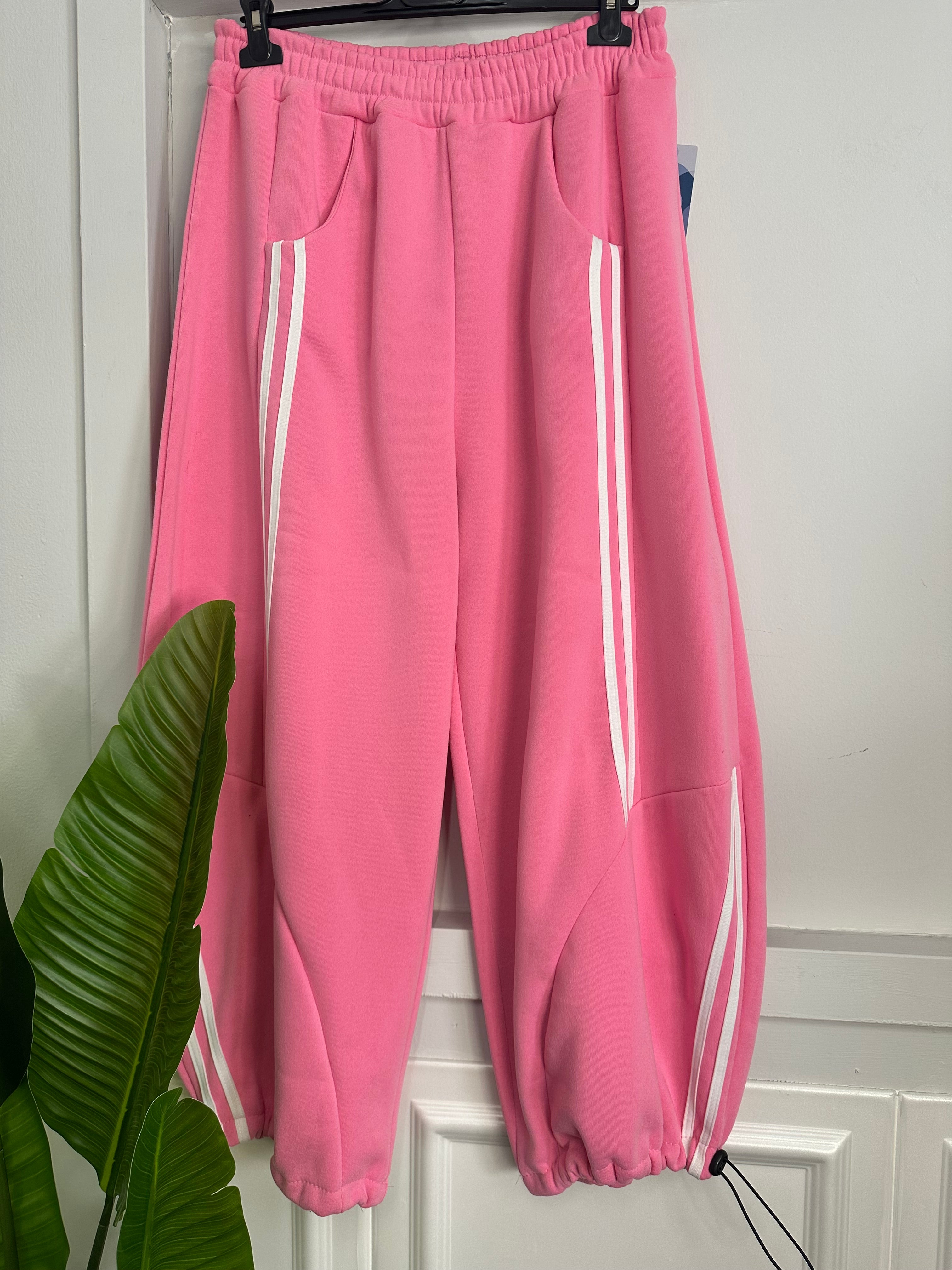 Pantaloni Balloon Felpati con Righe Laterali – Il Mix Perfetto tra Comfort e Stile!