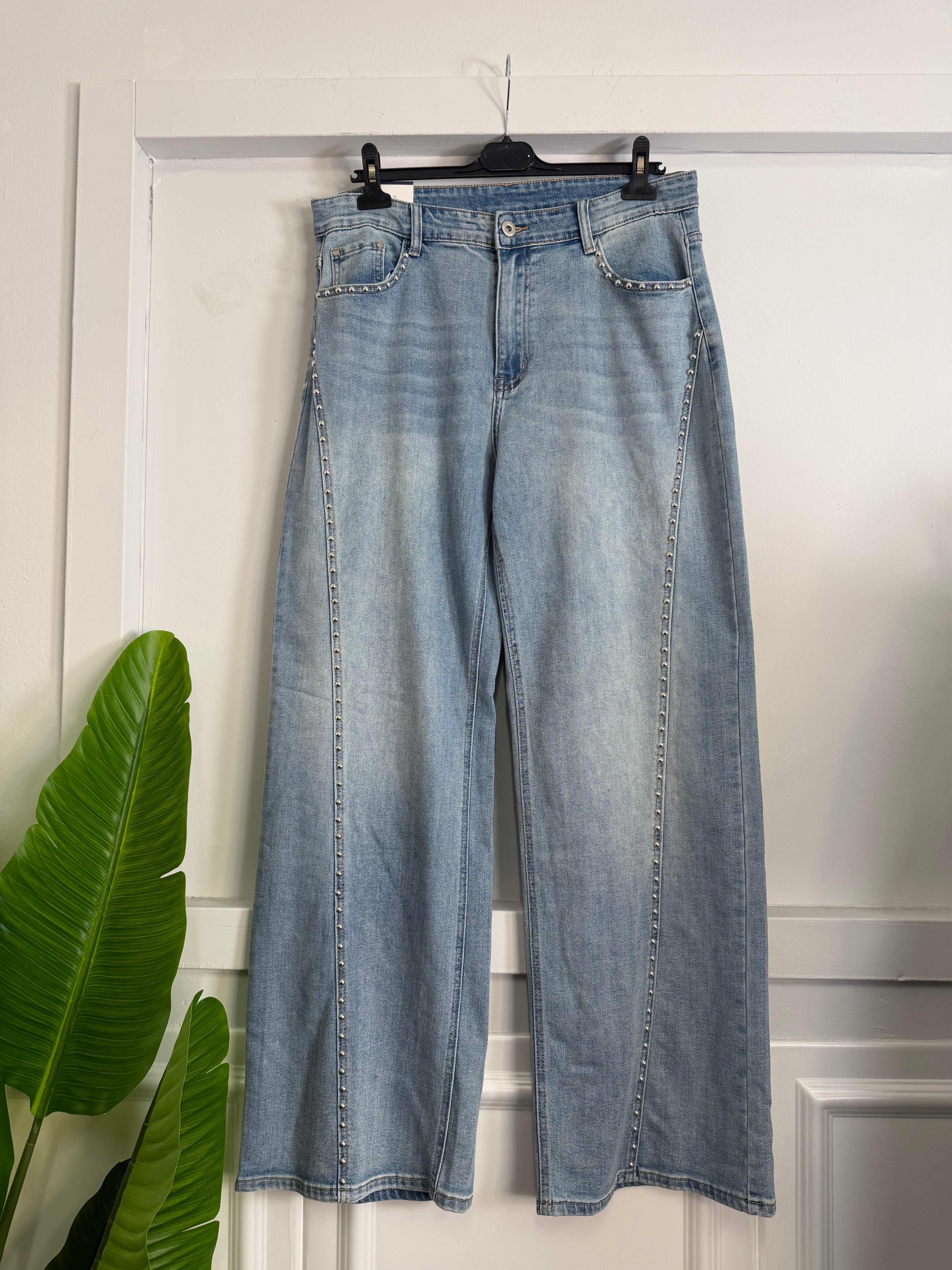 Jeans a Palazzo con Dettagli Borchie – Il Denim che non passa inosservato!