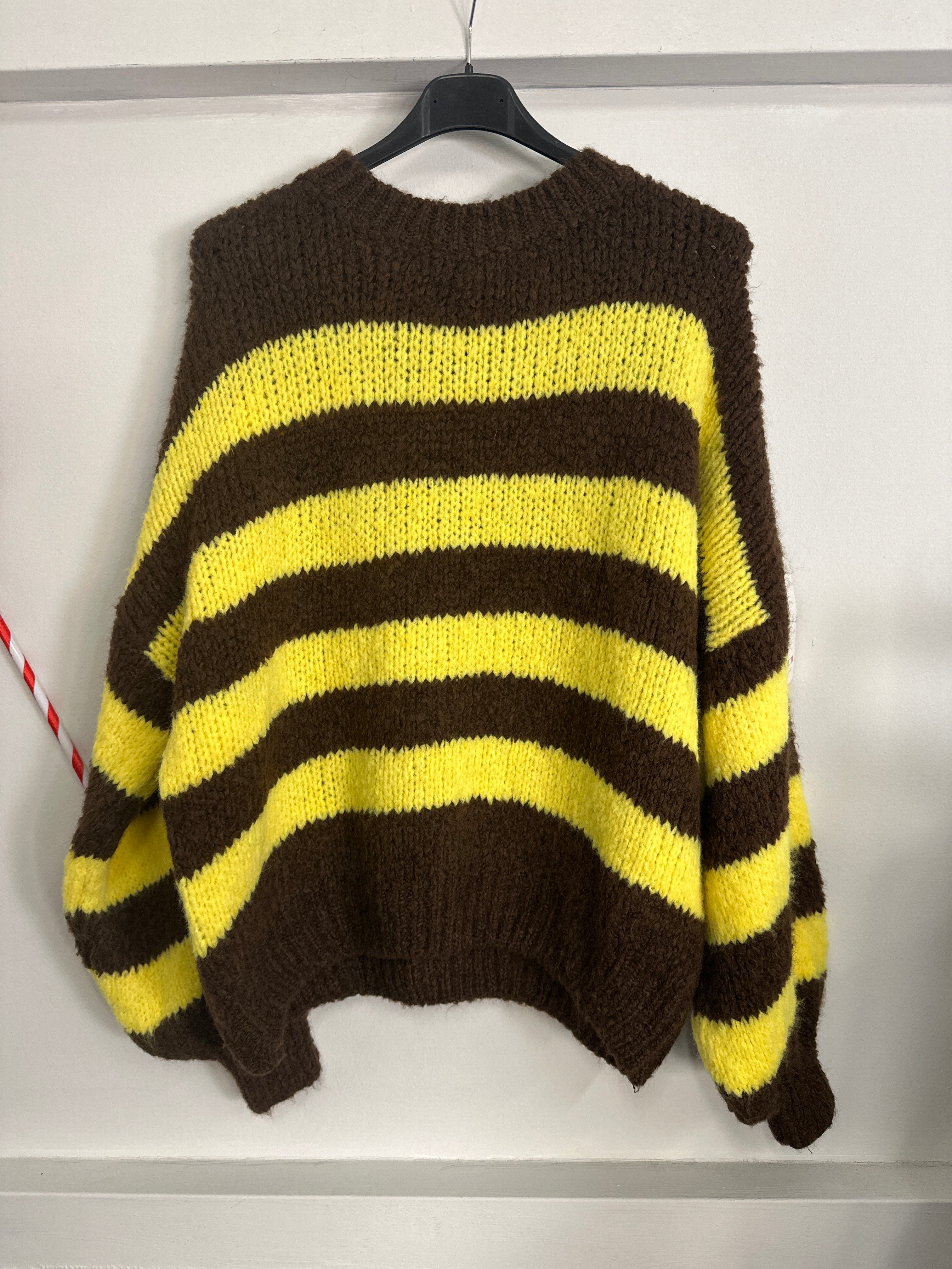 Maglione 'Cozy Chic': Righe Audaci & Maniche a Palloncino!