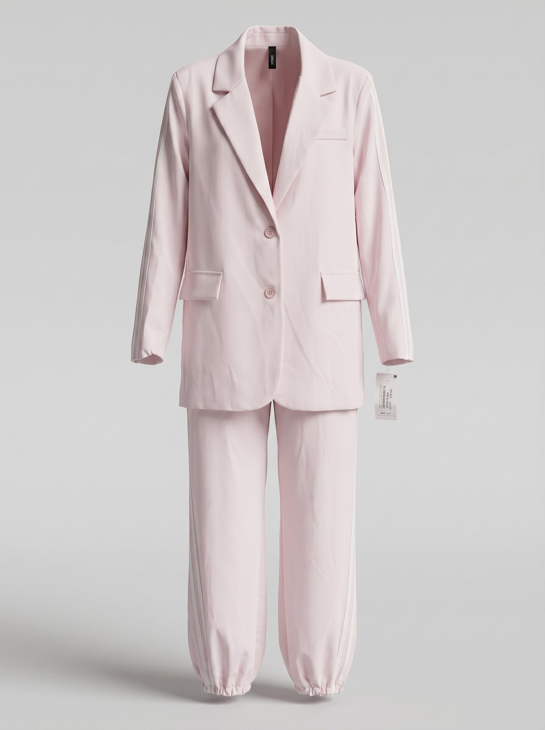 Tailleur con righe laterali – eleganza che slancia
