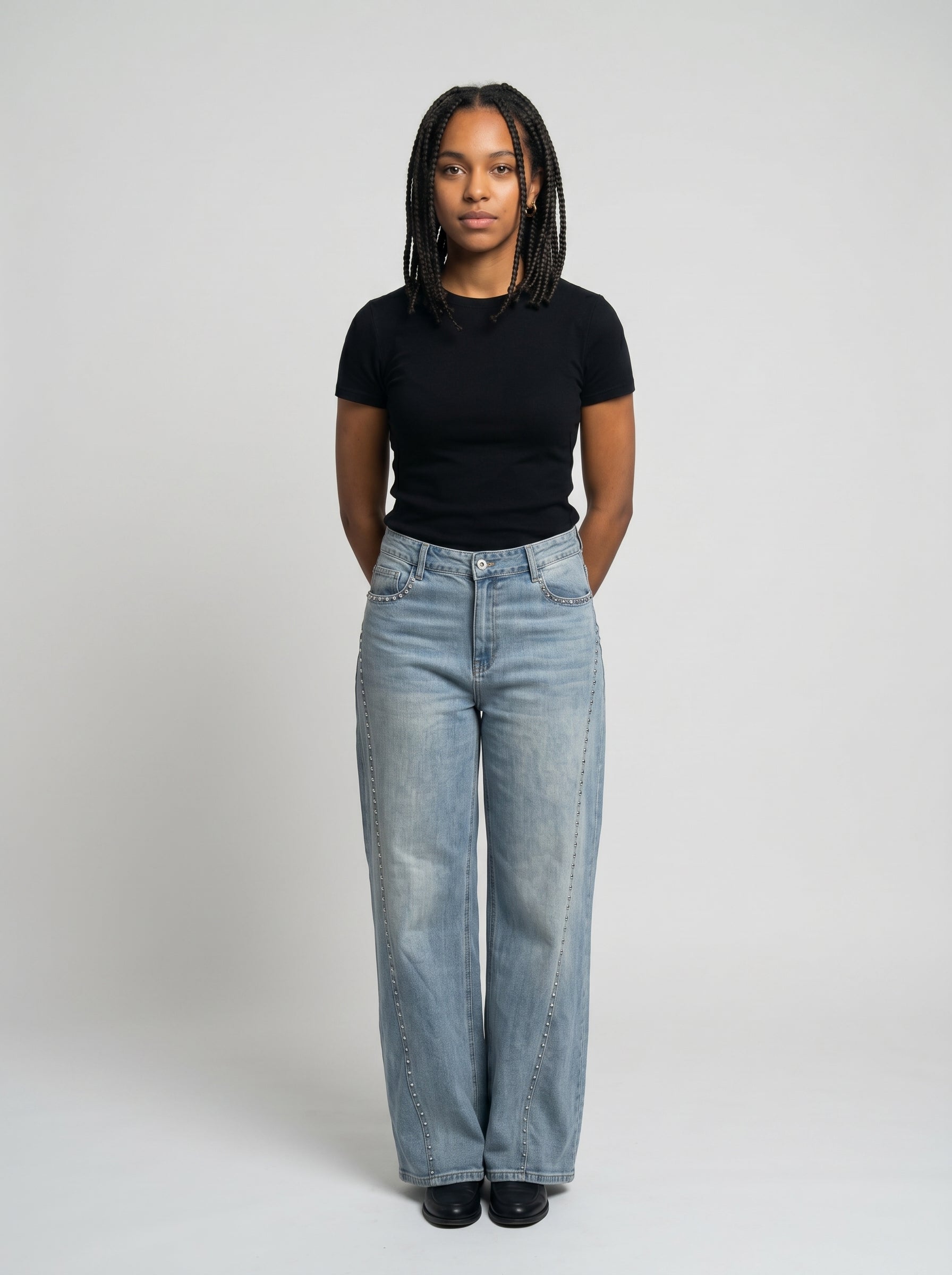 Jeans a Palazzo con Dettagli Borchie – Il Denim che non passa inosservato!