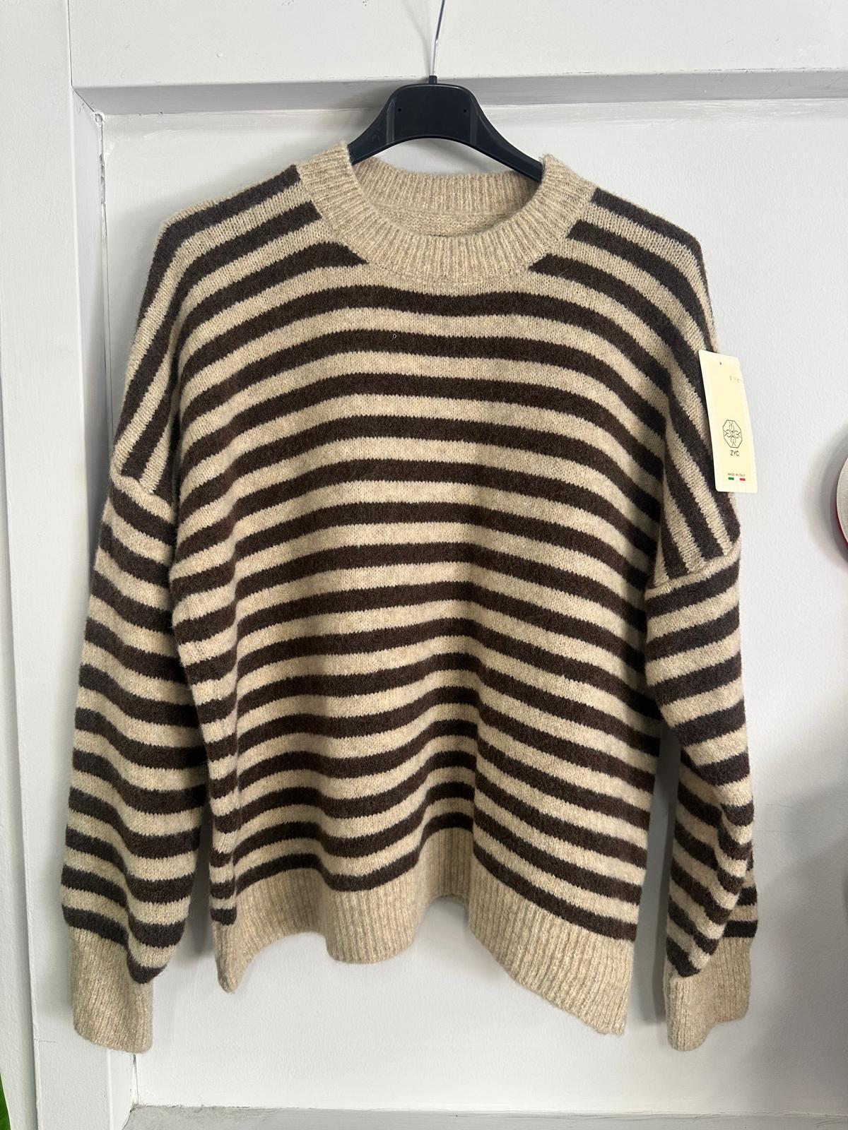 Maglione di Tendenza con Righe Piccole: Comfort e Stile in Vari Colori