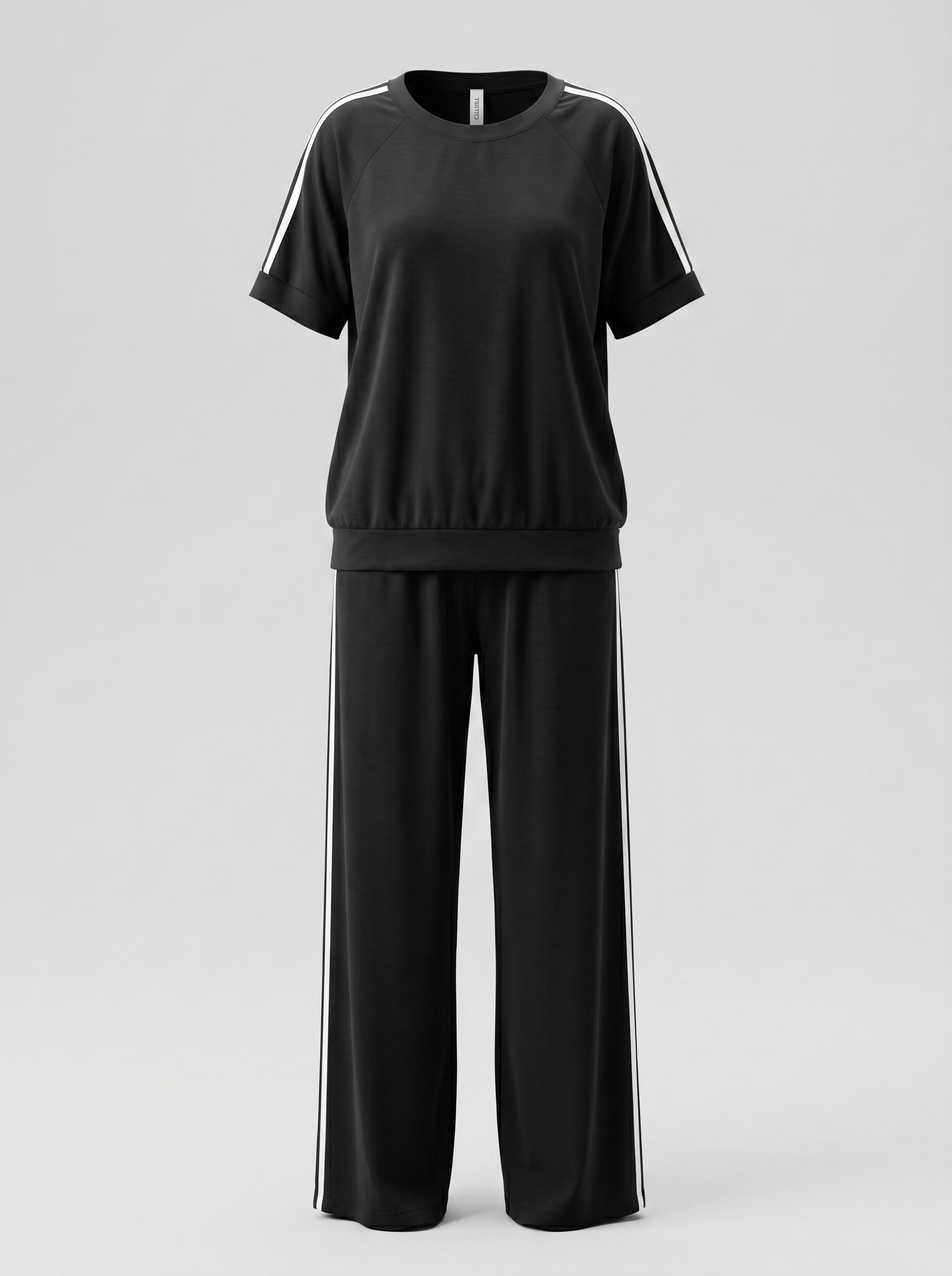 Set mezza manica e pantalone con righe