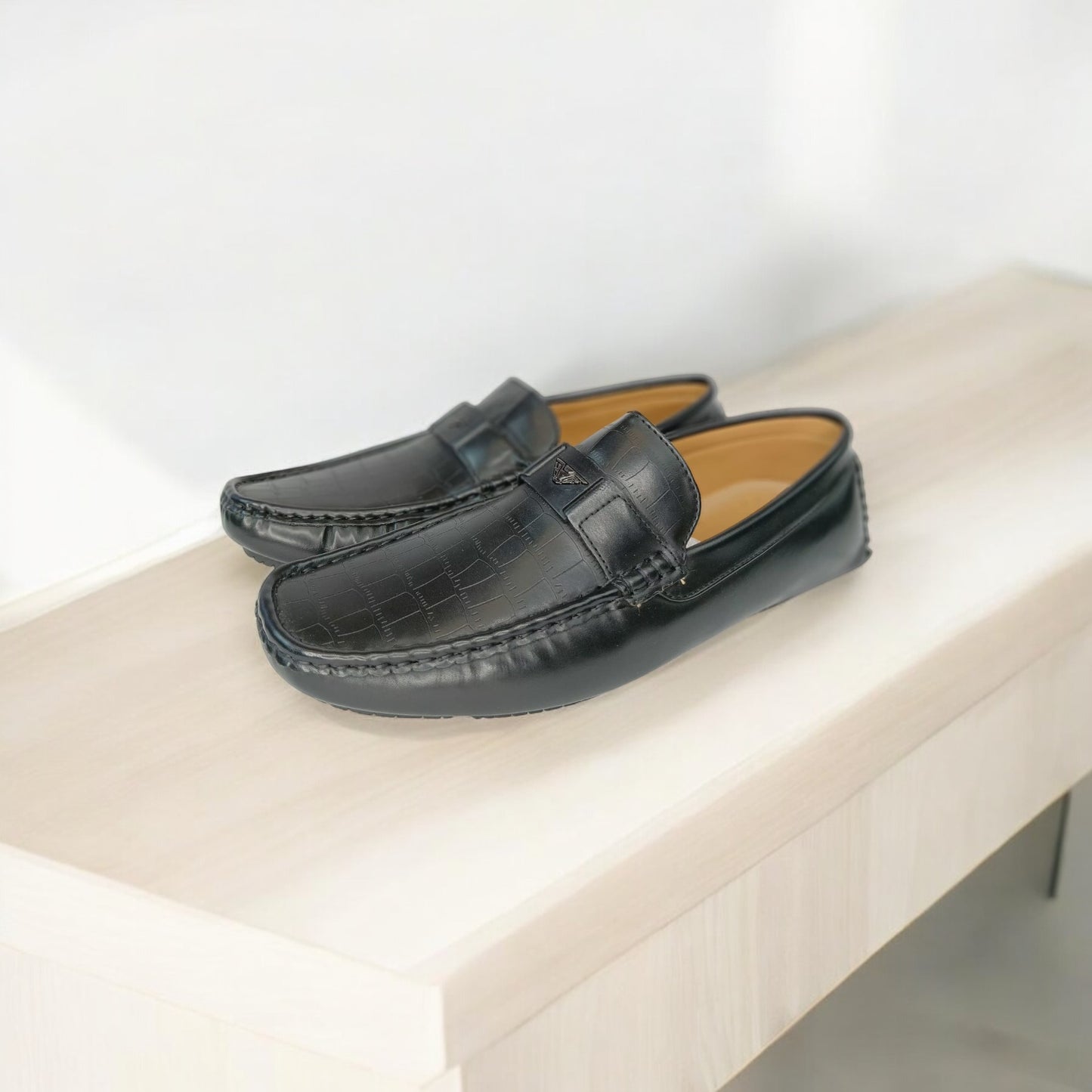 Mocassino ecopelle con logo su fibbia elastica EliteLoafer™