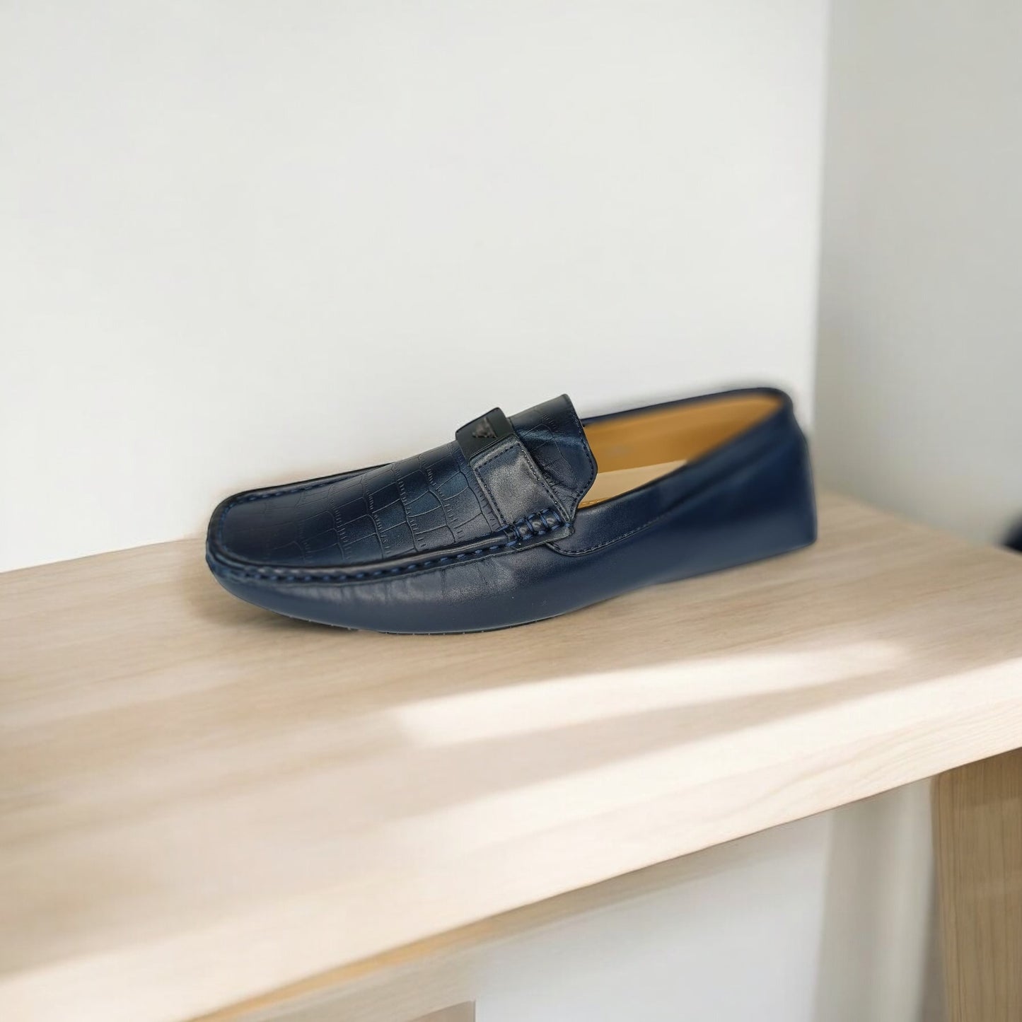 Mocassino ecopelle con logo su fibbia elastica EliteLoafer™