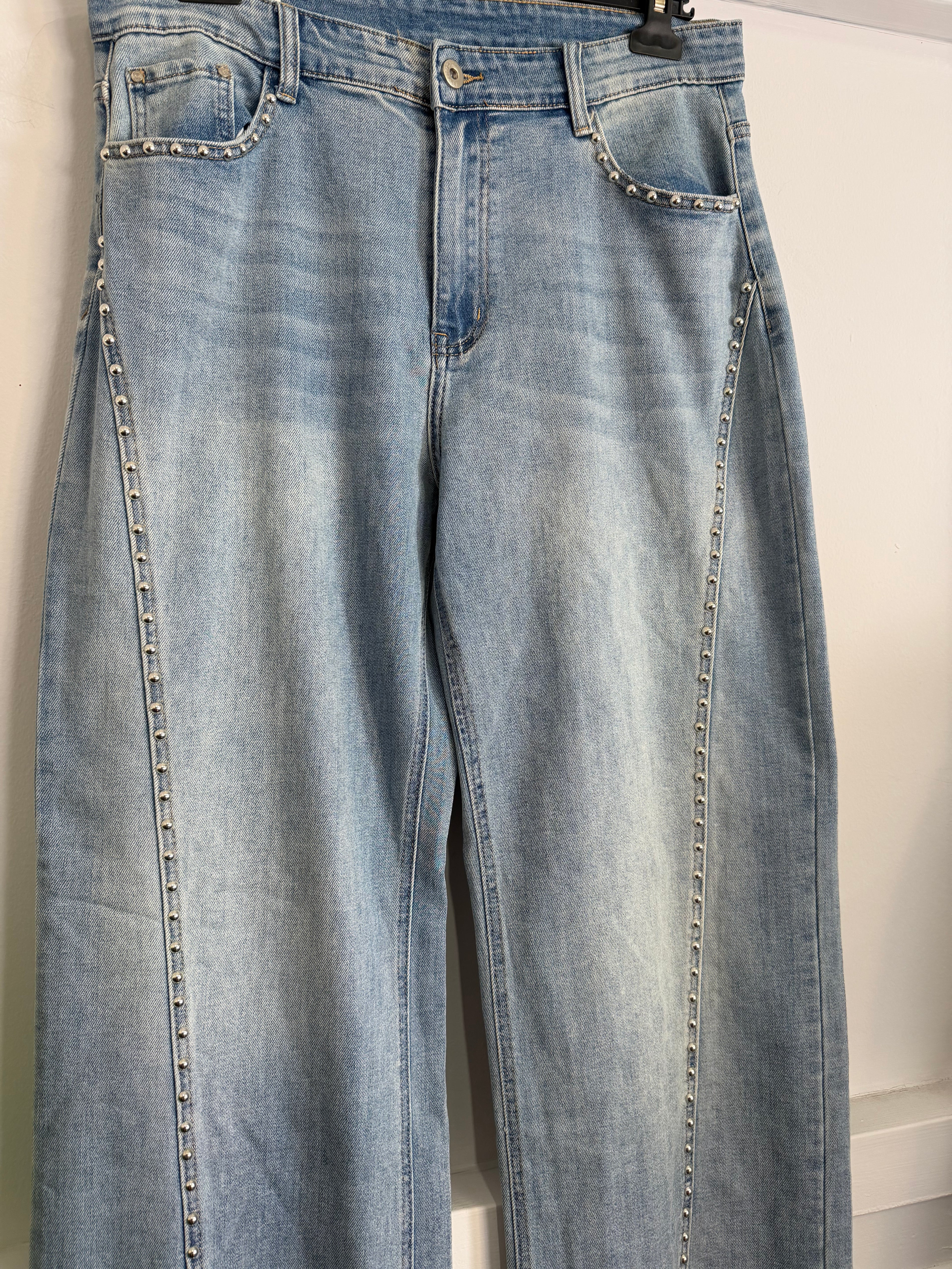 Jeans a Palazzo con Dettagli Borchie – Il Denim che non passa inosservato!