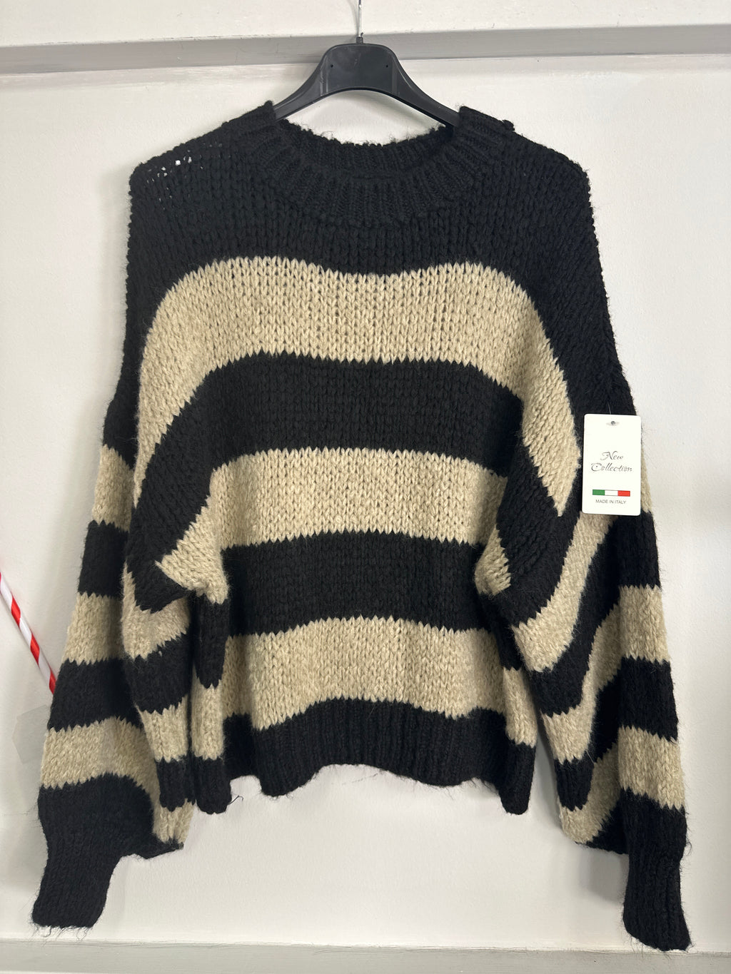 Maglione 'Cozy Chic': Righe Audaci & Maniche a Palloncino!