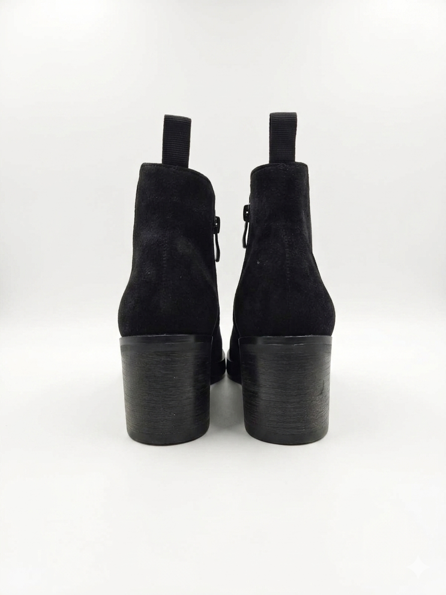 Stivaletto con zip laterale nero