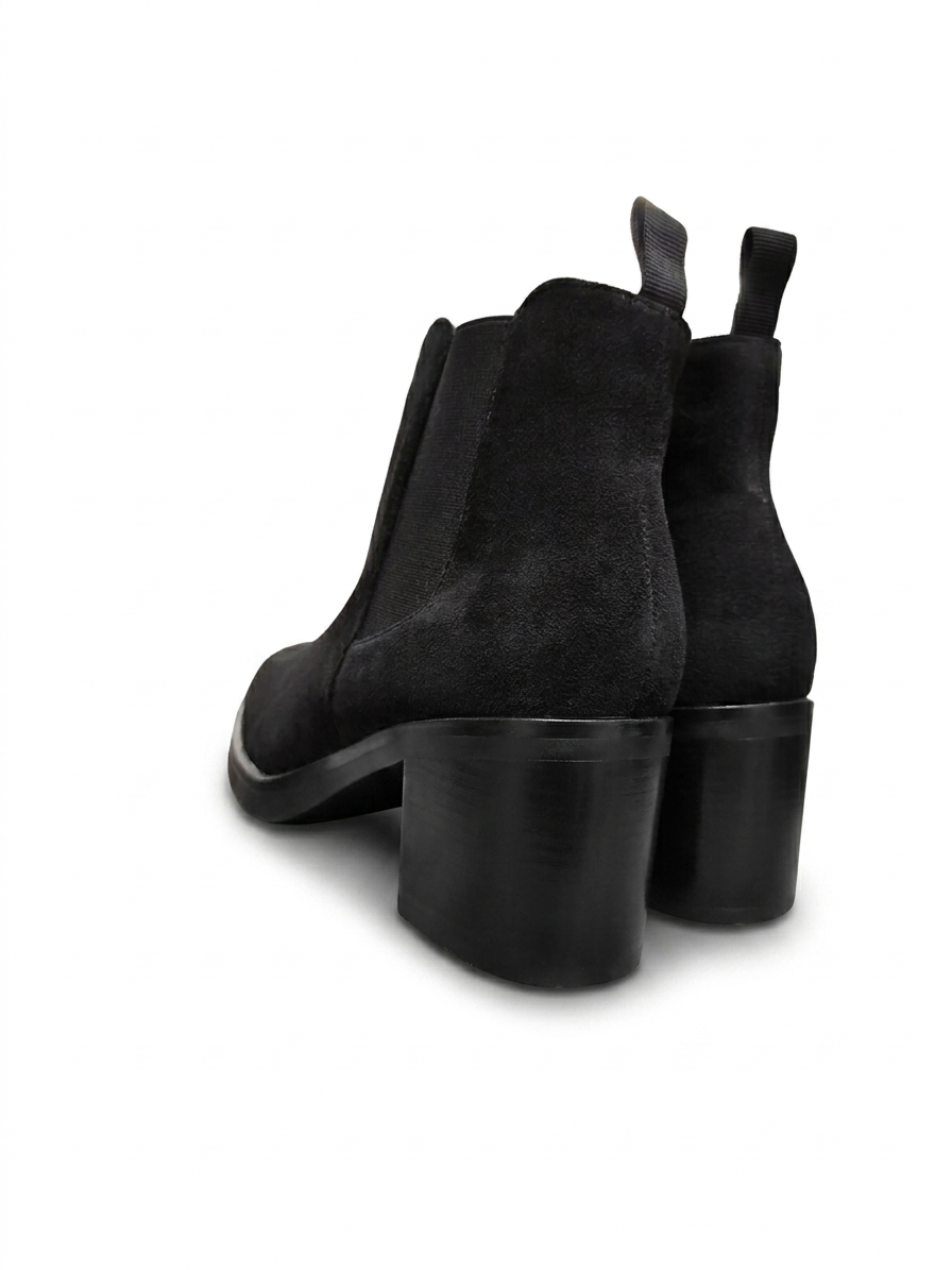 Stivaletto con zip laterale nero