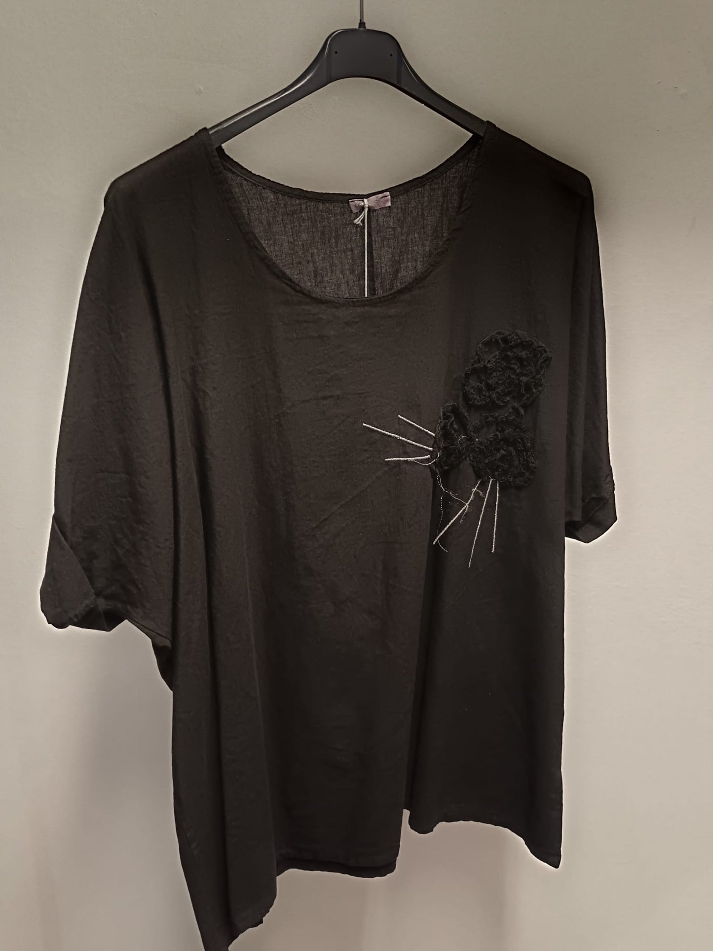 T-Shirt con fiore