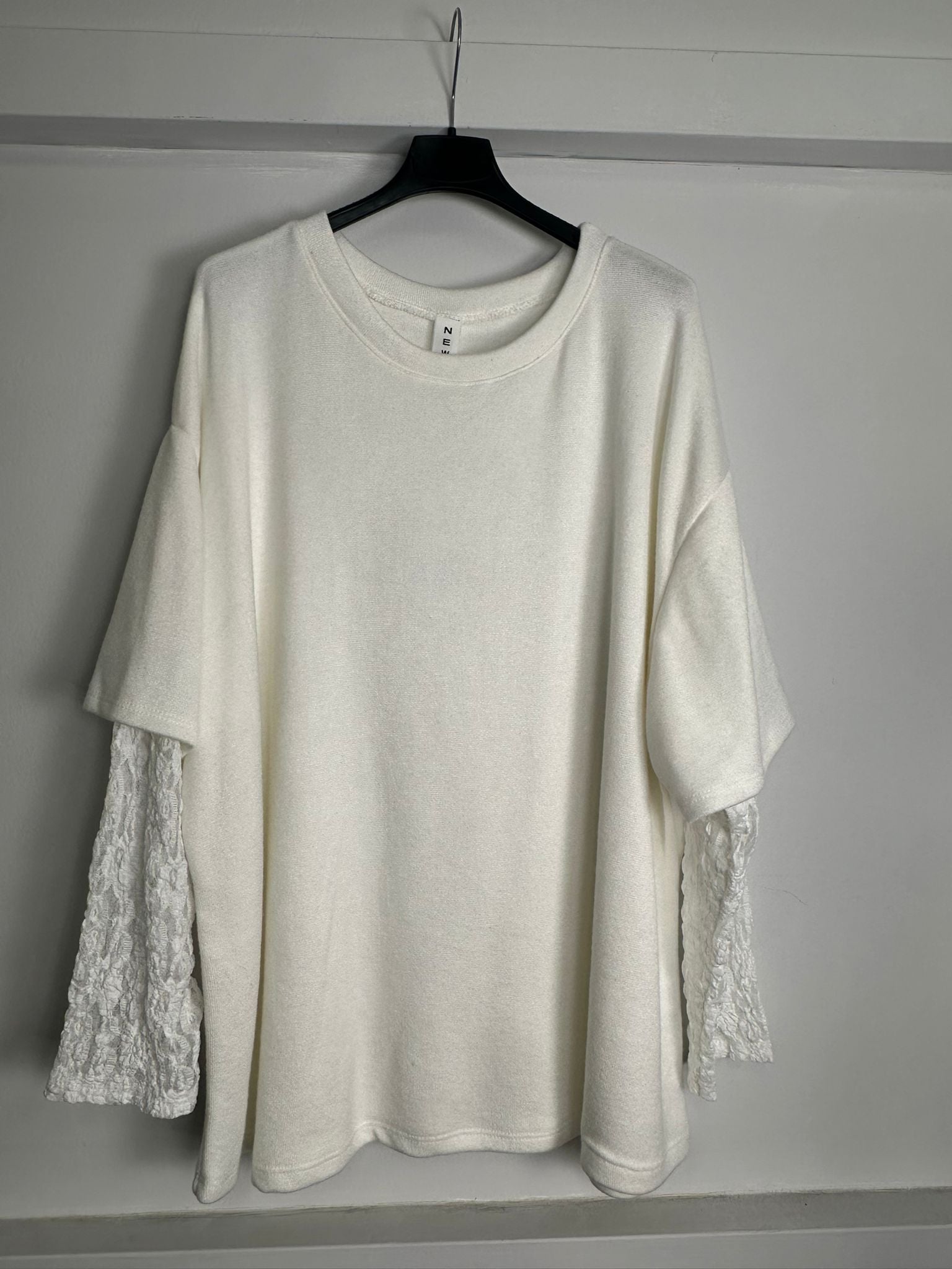 Maglia Comfort con Dettaglio Manica in Pizzo a Guanto