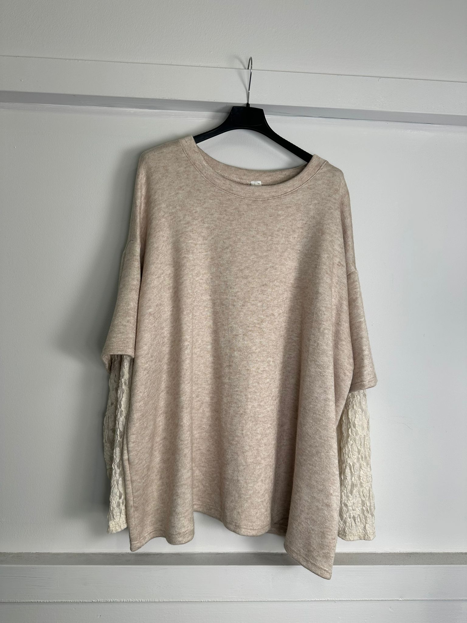 Maglia Comfort con Dettaglio Manica in Pizzo a Guanto