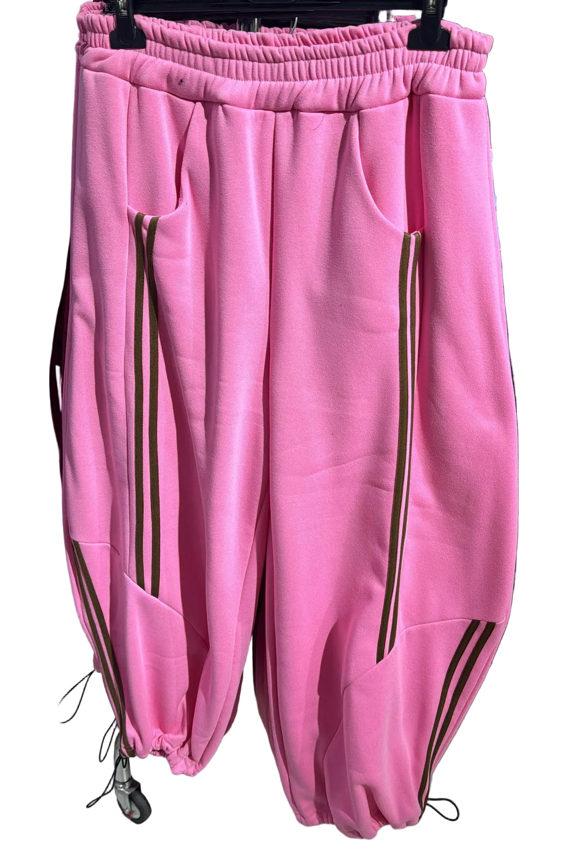 Pantaloni Balloon Felpati con Righe Laterali – Il Mix Perfetto tra Comfort e Stile!