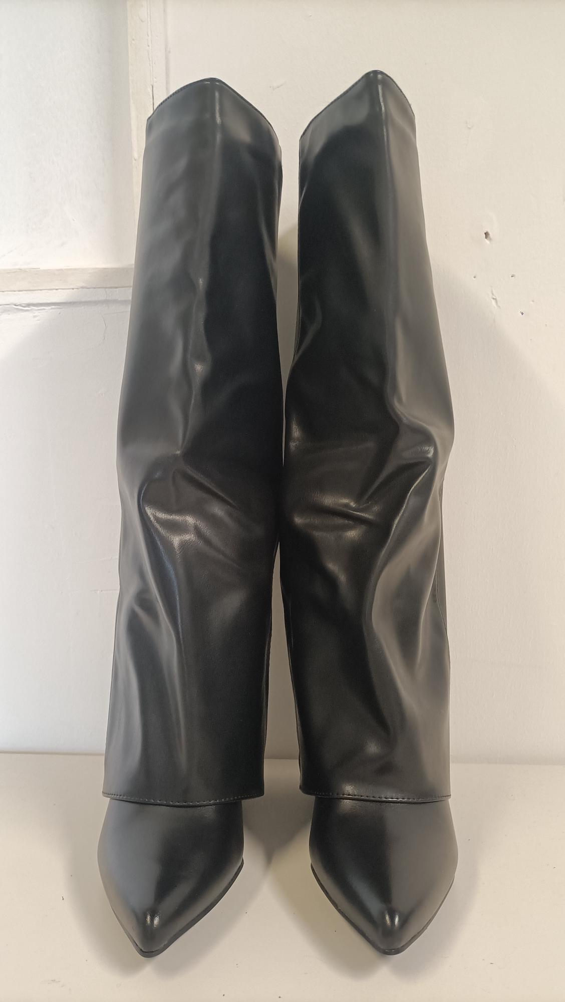 Stivali alti con risvolto