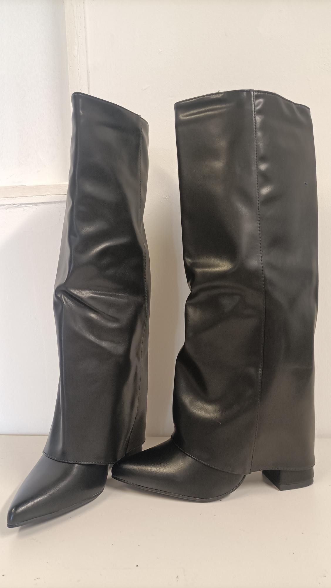 Stivali alti con risvolto