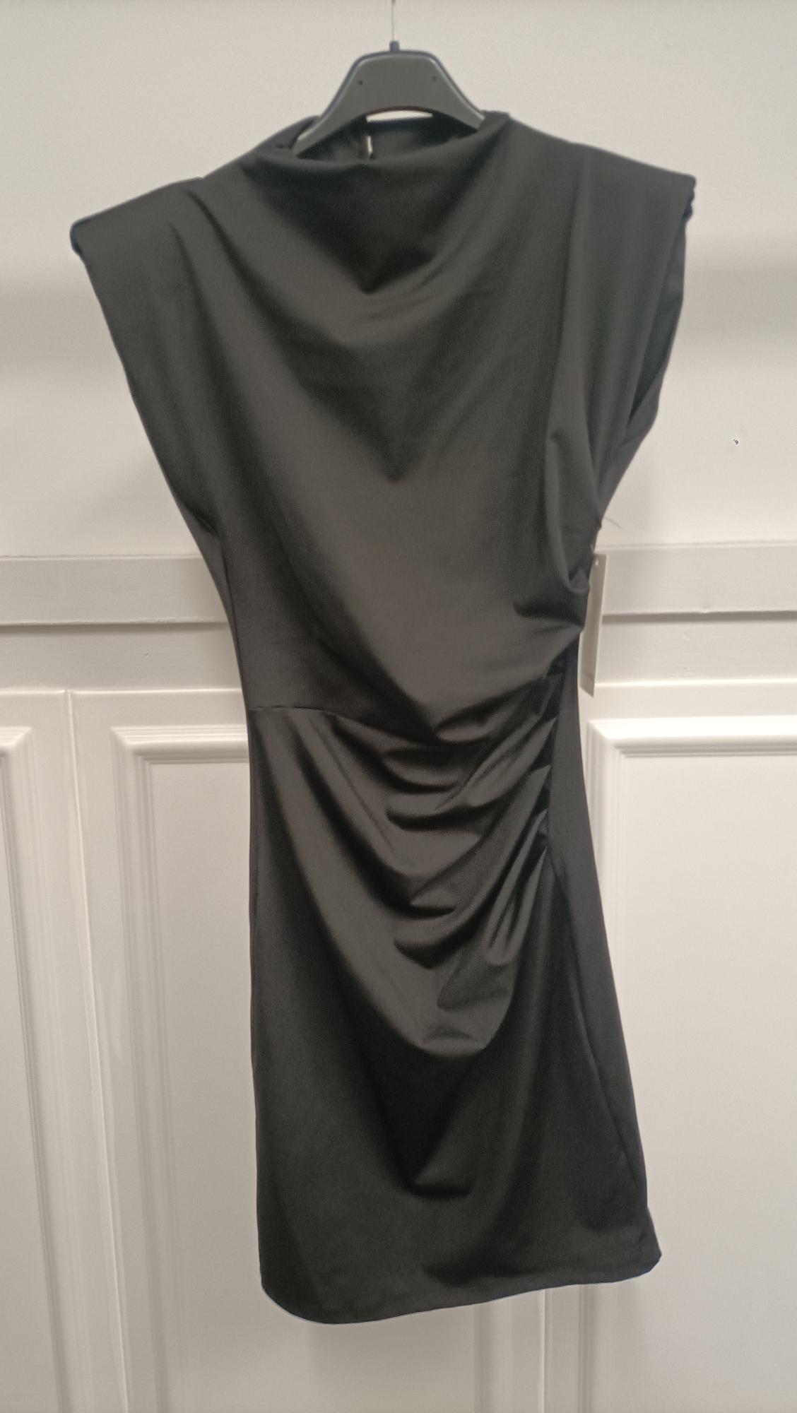 Abitino con drappeggio laterale