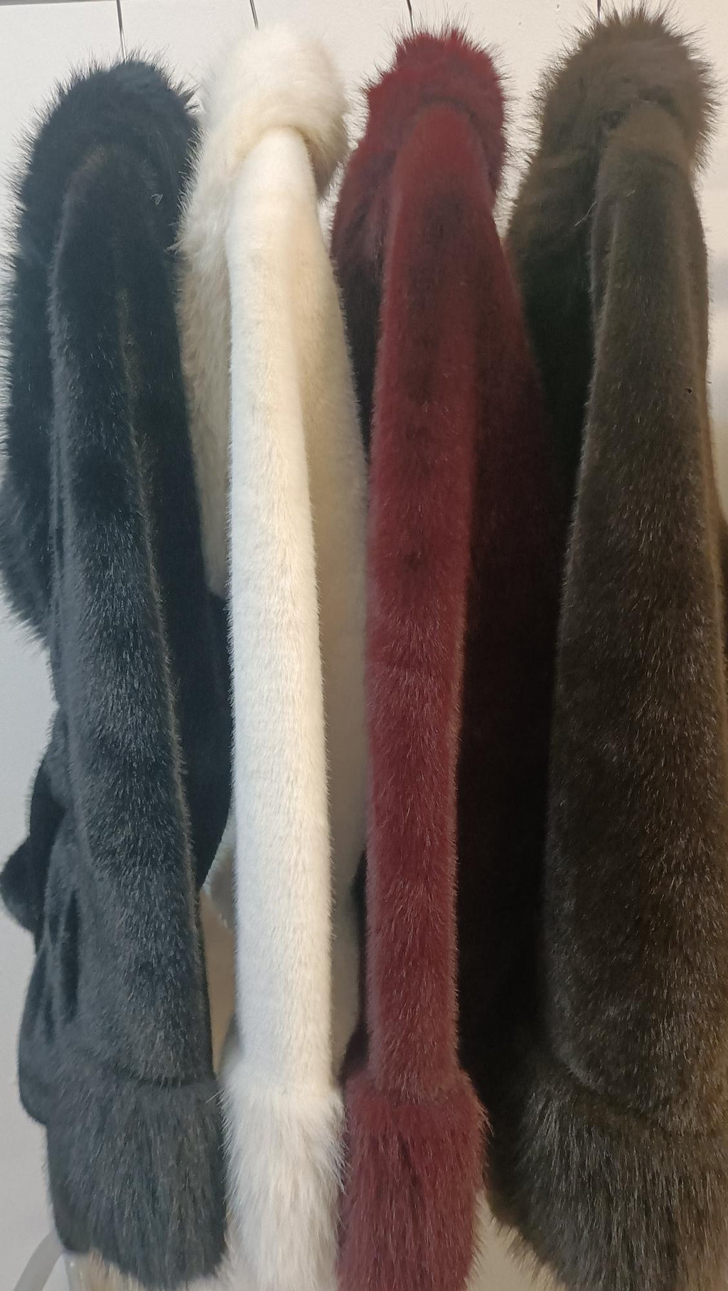 Ecopelliccia Diva Cuddles Corta con Cinturone per Silhouette Perfetta e Lusso Etnico Calore Incredibile