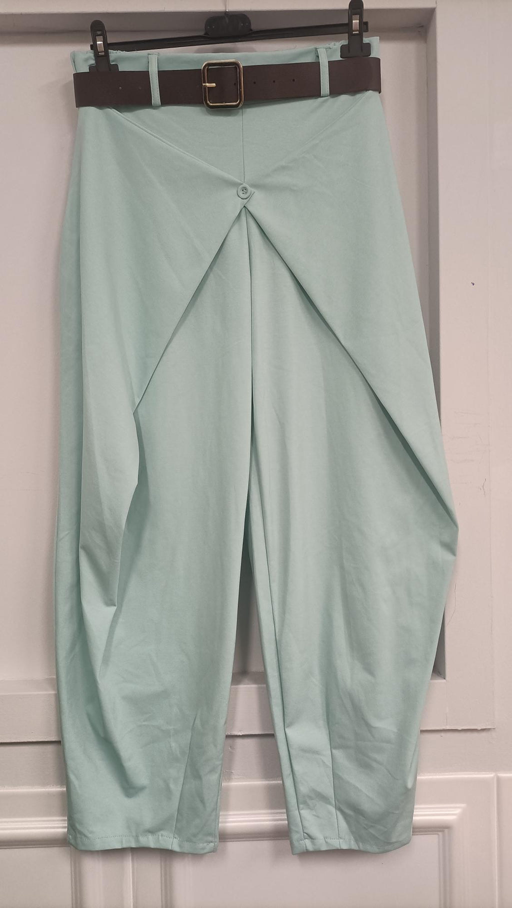 Pantalone sartoriale con bottone