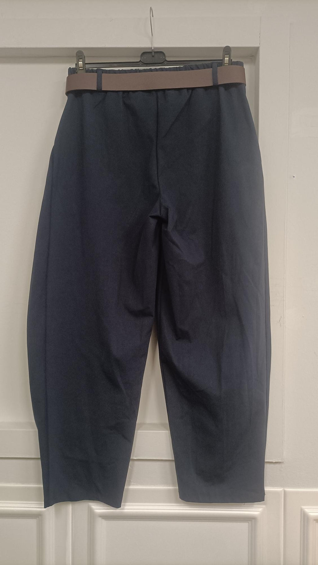 Pantalone sartoriale con bottone