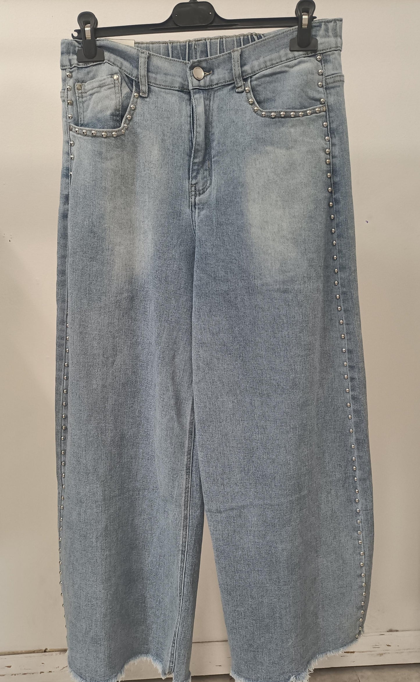 Jeans con borchiette