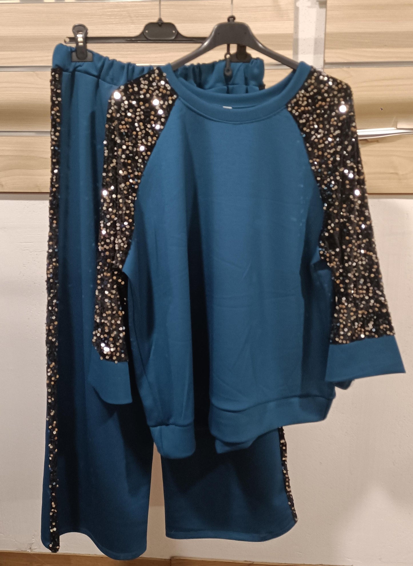 Tuta con maniche paillettes