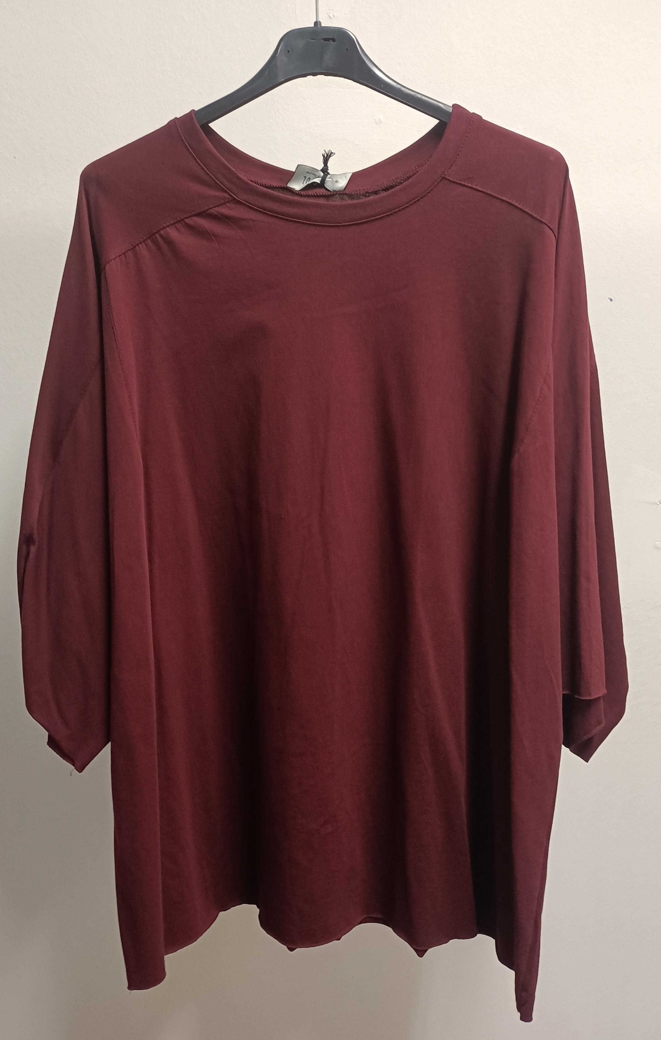 Rebecca T-shirt a Maniche Corte in 100% Cotone con Cuciture Laterali per Valorizzare la Figura e Comfort Quotidiano