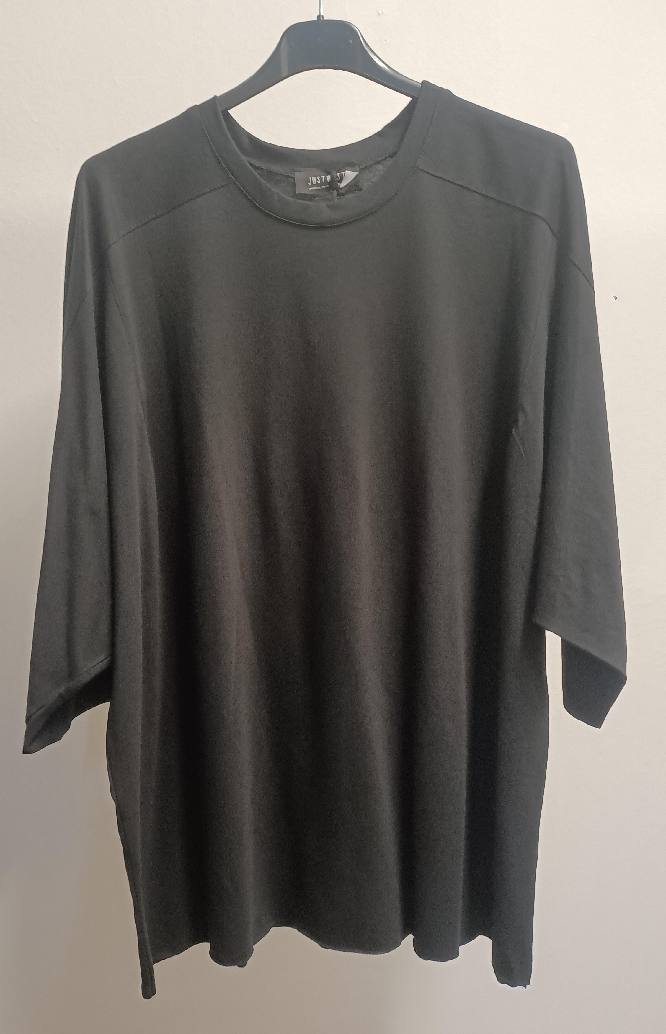 Rebecca T-shirt a Maniche Corte in 100% Cotone con Cuciture Laterali per Valorizzare la Figura e Comfort Quotidiano