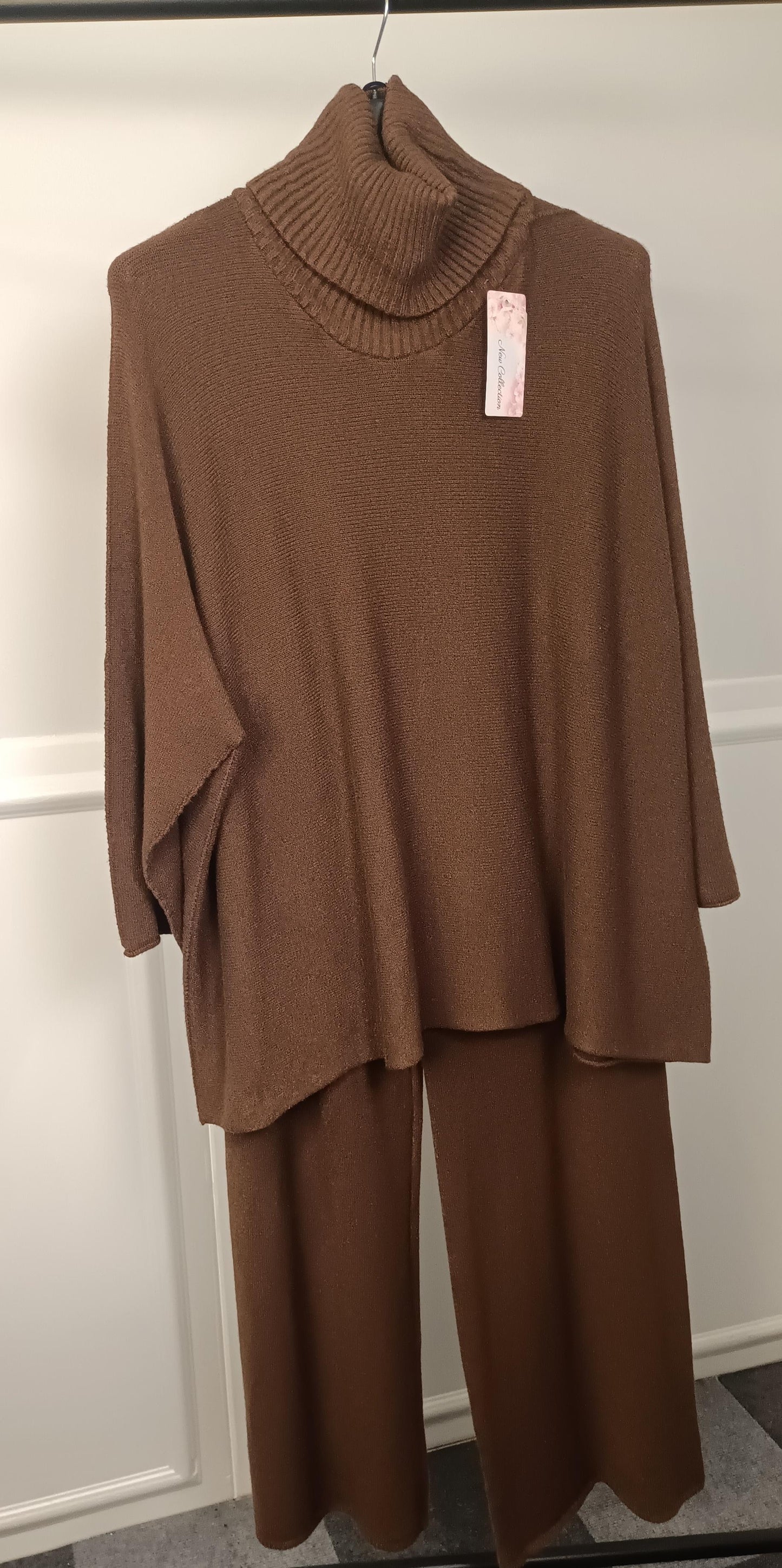 Completo modal collo alto