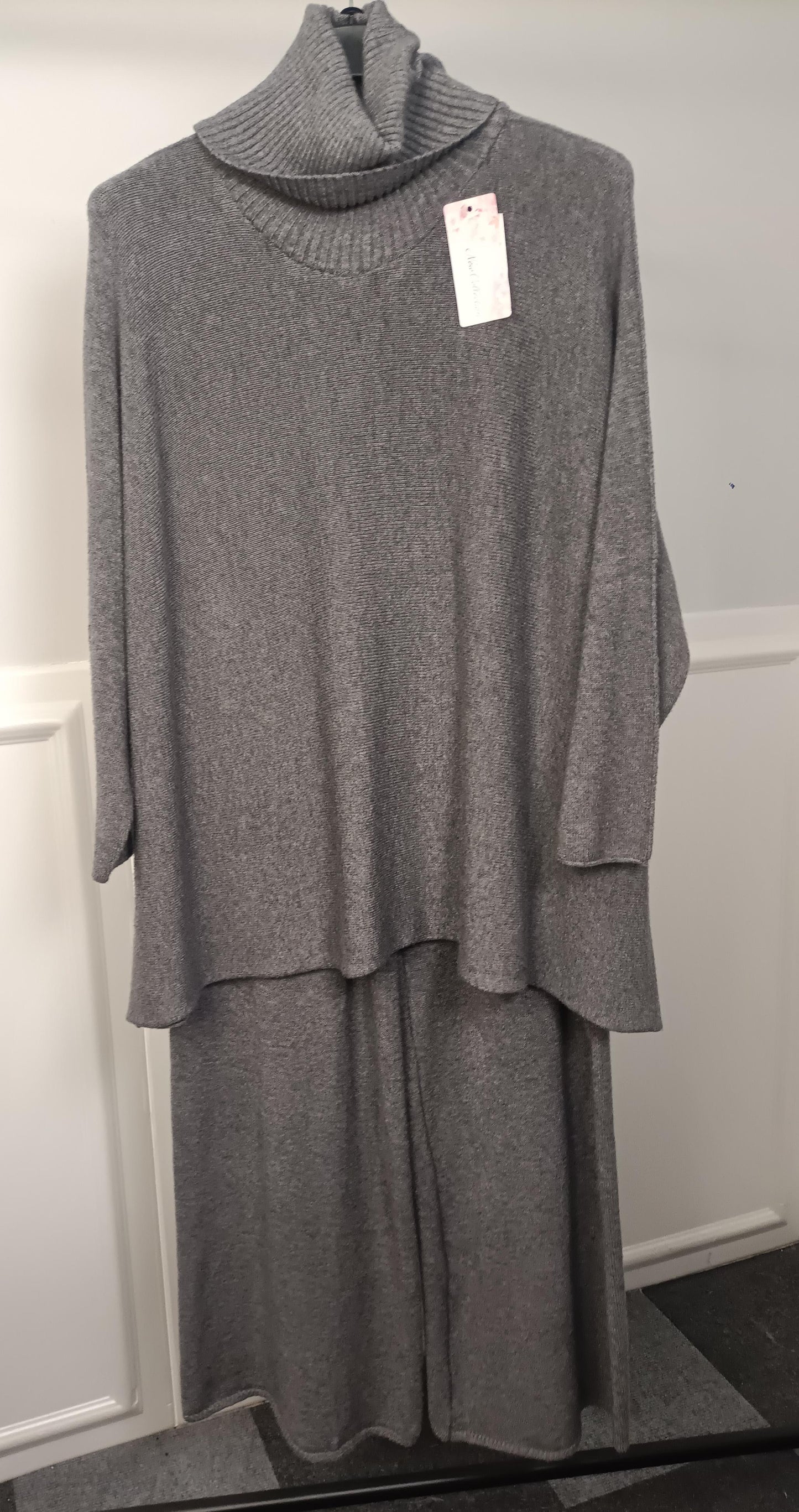 Completo modal collo alto