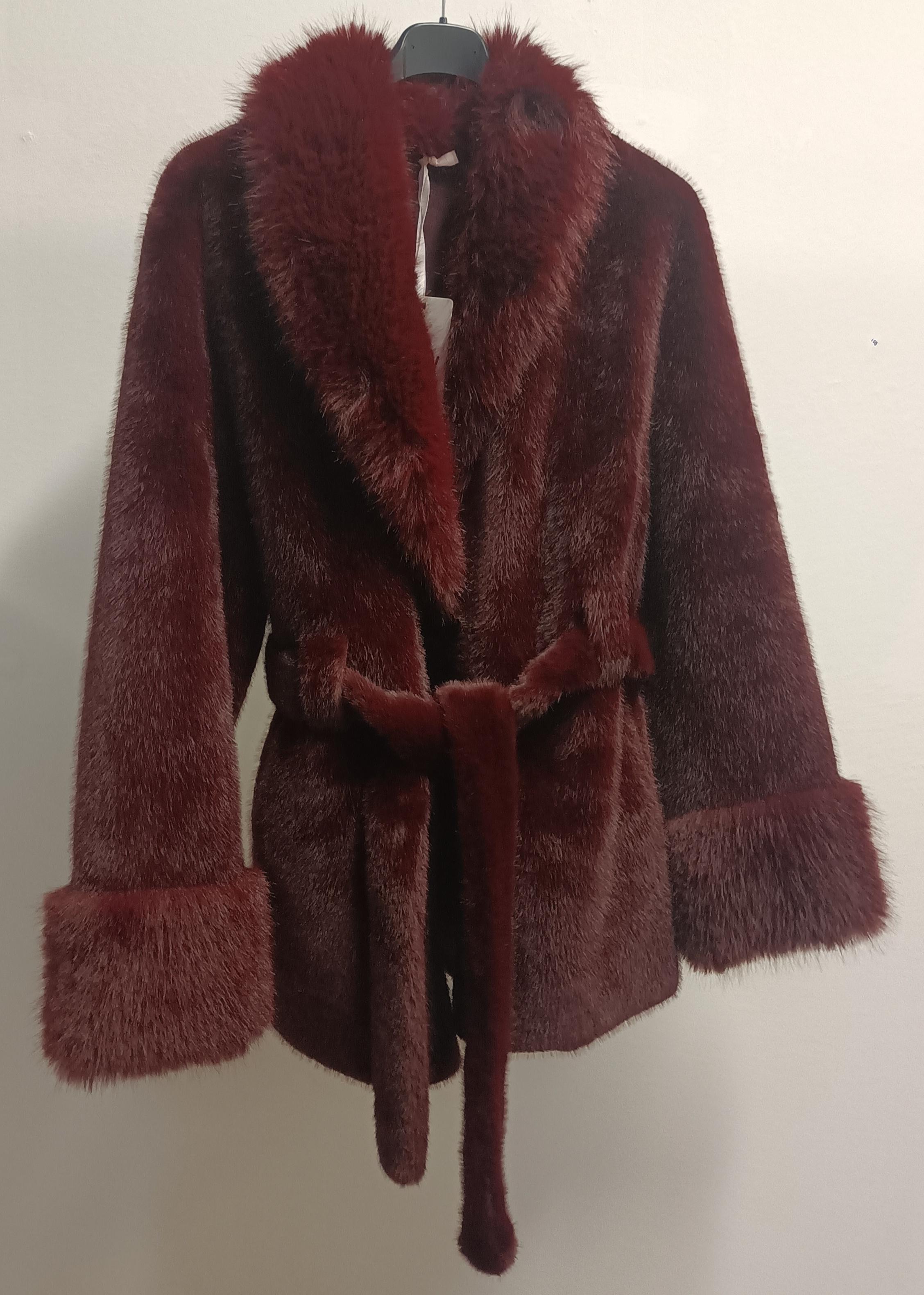 Ecopelliccia Diva Cuddles Corta con Cinturone per Silhouette Perfetta e Lusso Etnico Calore Incredibile