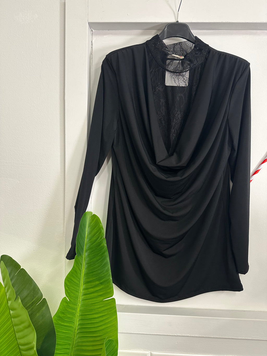 Scintilla a Capodanno! Maglia Elegante con Scollo a Pizzo – Perfetta per le Feste