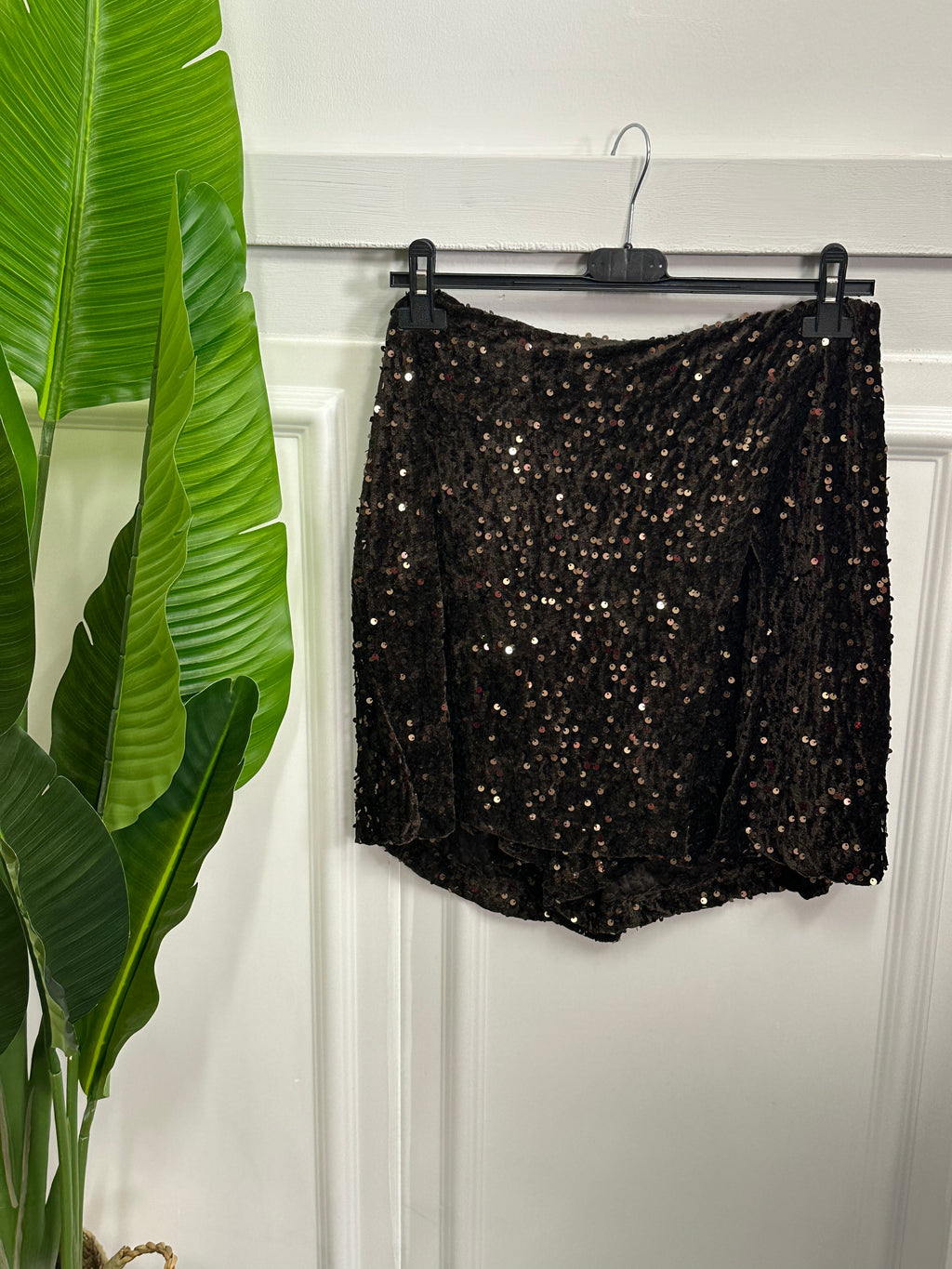 Chic & Scintillante: Pantagonna in Paillettes Lusso! L'Eleganza della Gonna con la Comodità dei Pantaloni