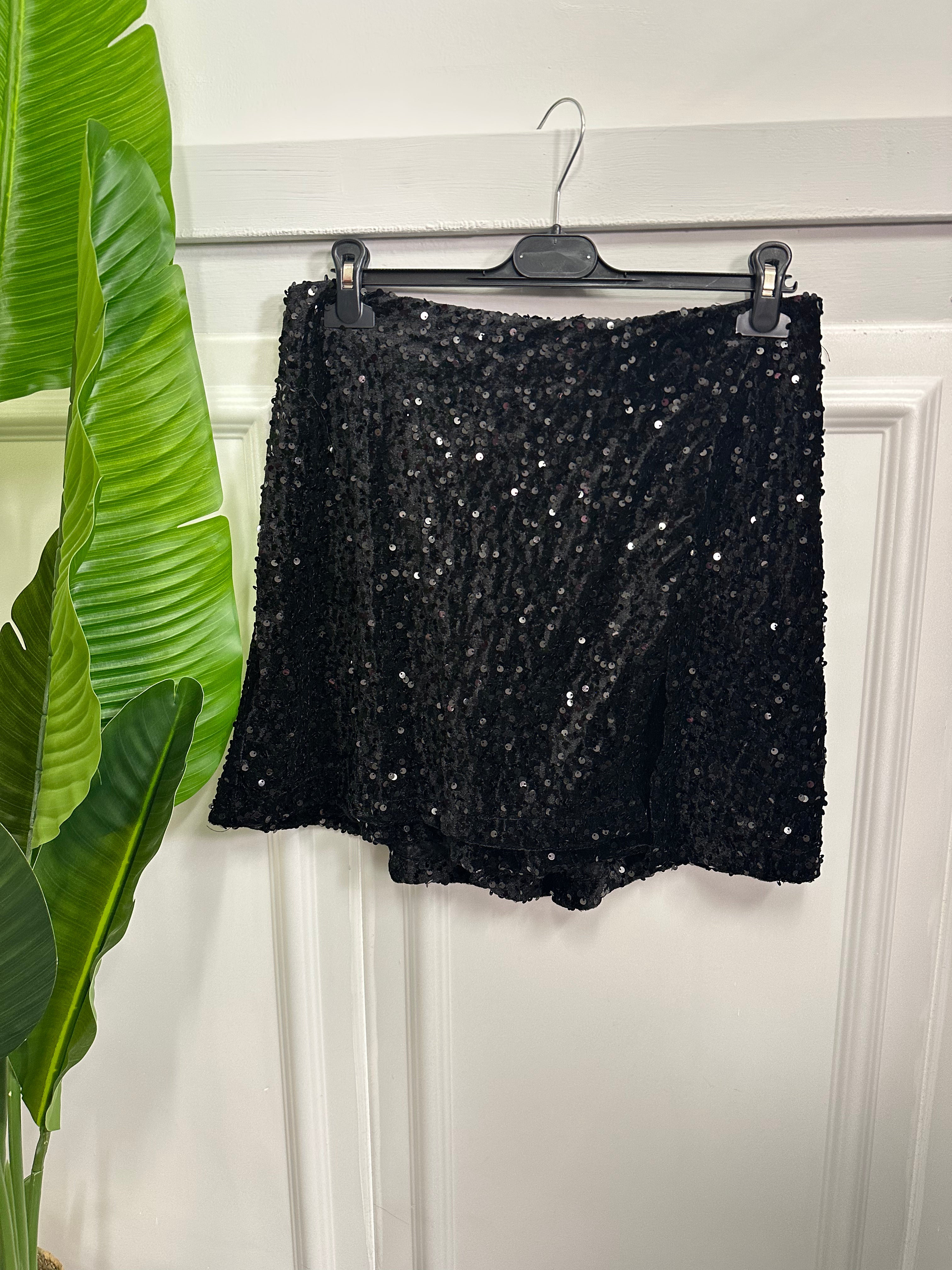 Chic & Scintillante: Pantagonna in Paillettes Lusso! L'Eleganza della Gonna con la Comodità dei Pantaloni
