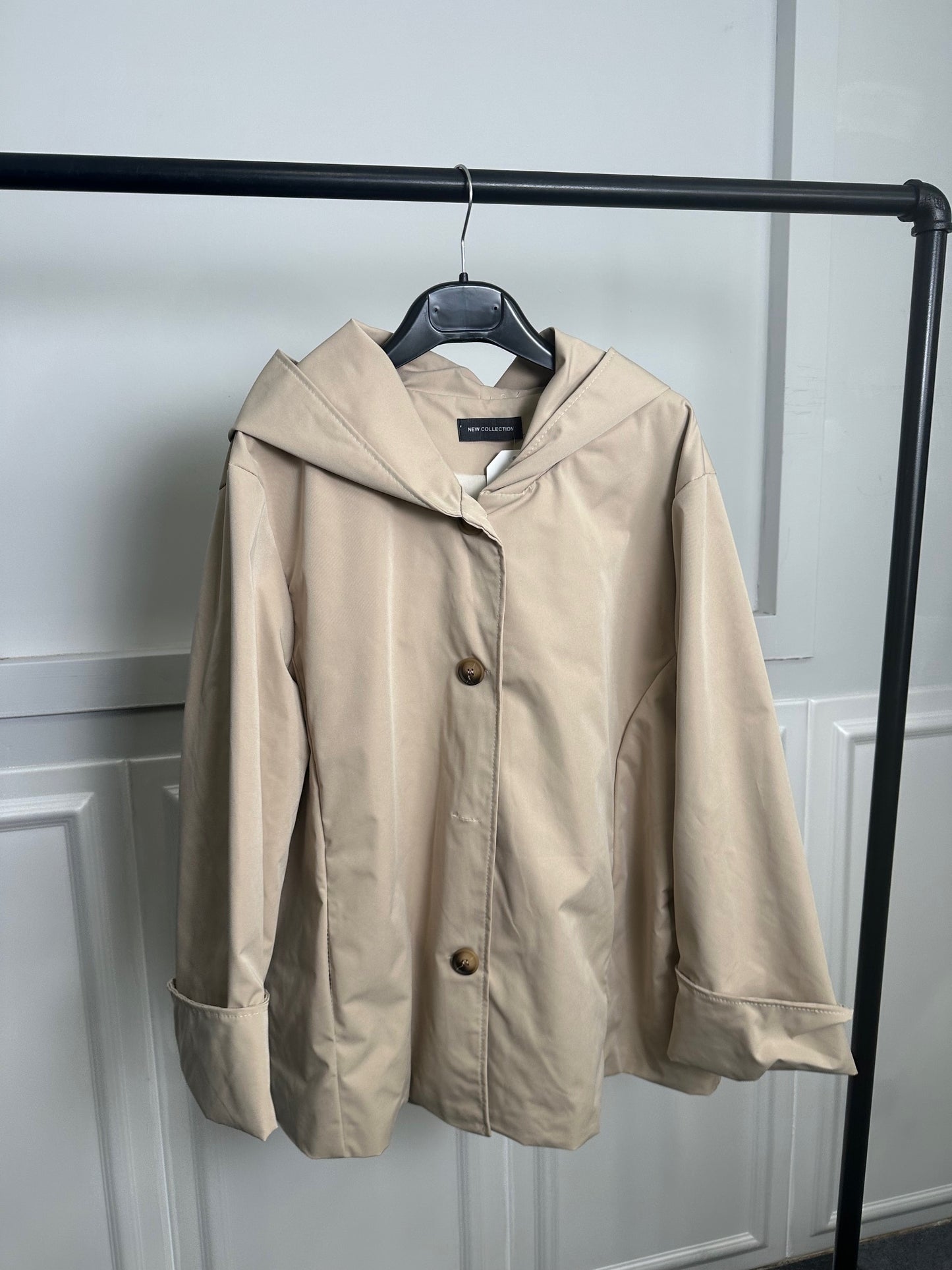 Trench con cappuccio