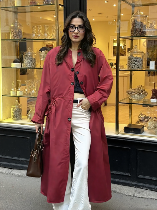 Trench lungo con tasche arricciate