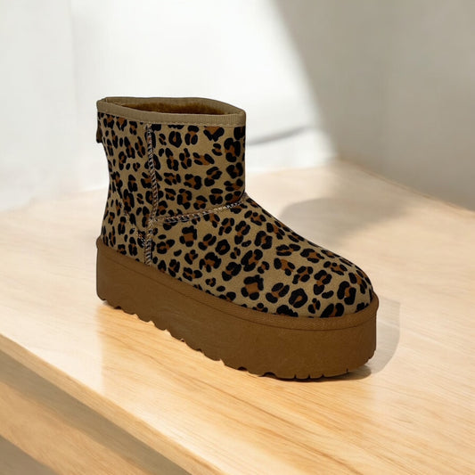 Stivaletti scamosciati suola in gomma modello WildStep™
