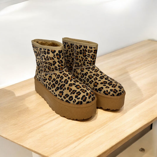 Stivaletti scamosciati suola in gomma modello WildStep™