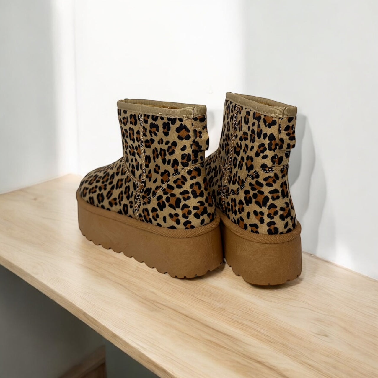 Stivaletti scamosciati suola in gomma modello WildStep™