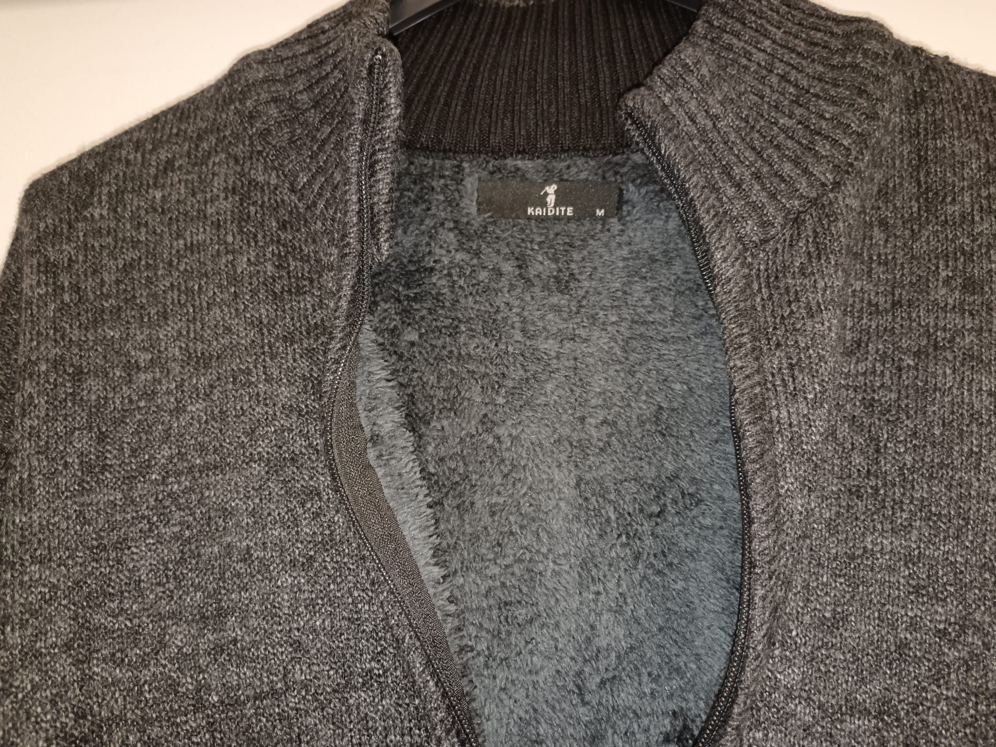 Felpa collo lupetto con zip e pelliccia interna